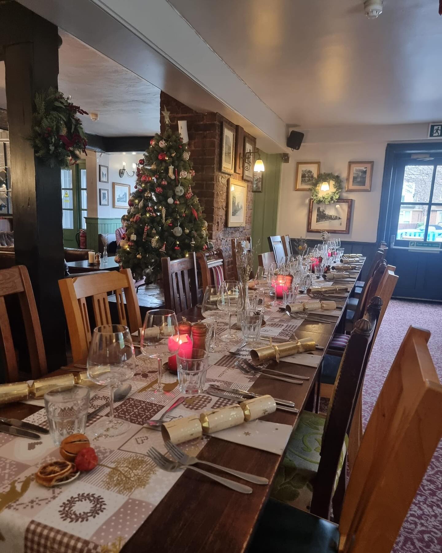 The festive season is nearly here, and our calendar is filling up fast! We still have availability for corporate functions, family celebrations, and fun get-togethers. Secure your booking now!