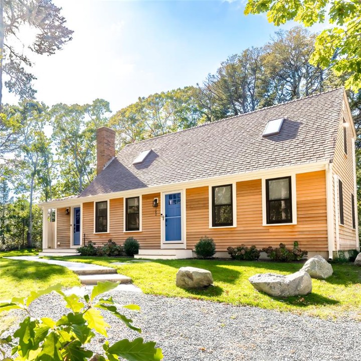 A fun glow up! Cape Associates recently completed a renovation that honors the traditional charm of this Cape Cod–style home. Explore the new photos in our portfolio: https://www.capeassociates.com/portfolio-collections/renovation/renovation-wellfleet-7e9723
Photographer: @janacevolophoto
#WellfleetHomes #CoastalLiving #CustomDesign #CapeAssociates #CapeCodCustomBuilder #CommitmentQualityIntegrity