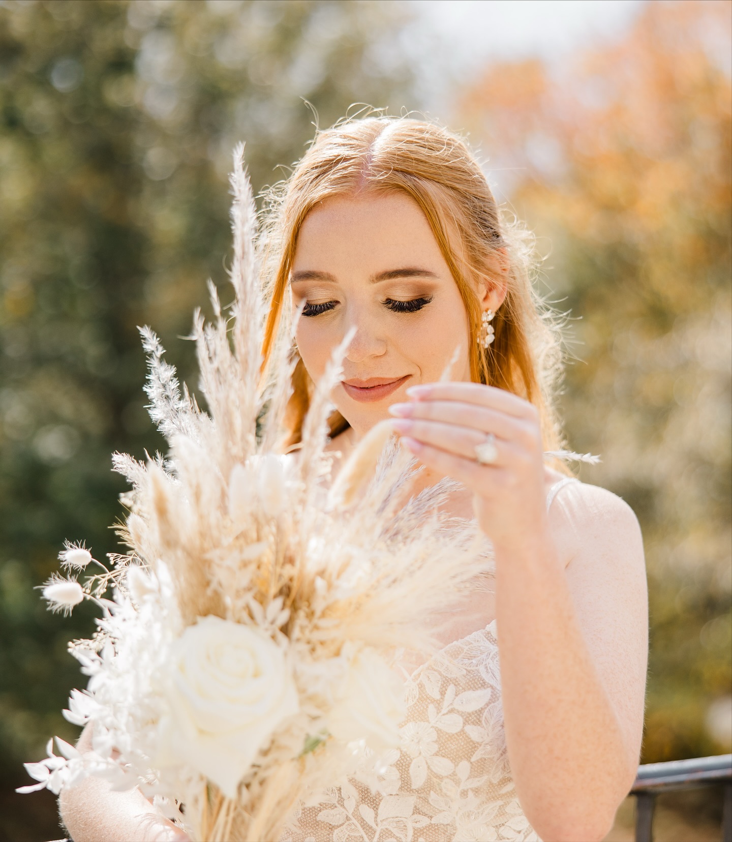 Fall weddings in the Ozarks are unbeatable! This couple pulled off a perfect autumn Boho styled wedding! This couple’s energy can’t be beat!! I remember being so inspired by them and their love!
#SheriHollowayPhotography #bigcedarlodgepreferredvendor #SH #WeddingInTheOzarks #FallWeddingVibes #TopOfTheRock #SunsetCelebrations #BohoThemedWedding