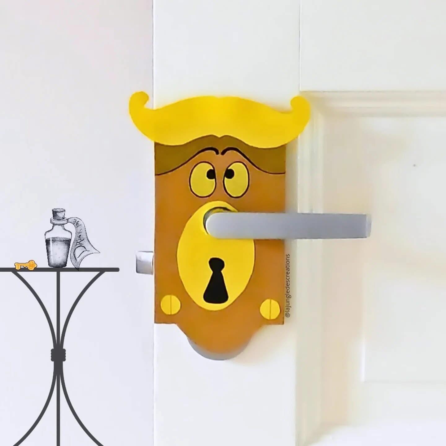 🇬🇧The Wonderland Door🚪🔑✨
A door, yes, but not just any door… 🚪✨
I’m inviting you to make yours magical by recreating the famous doorknob from Alice in Wonderland!
✨ Follow me and step into this enchanting world! ✨
You’ll find all the step-by-step details for this DIY on my website (link in bio) or copy-paste this link:
https://www.lajungledescreations.com/en/post/the-door-to-wonderland
And if you don’t want all that:
- Cardboard
- Yellow and black cardstock
- Pencil
- Ruler
- Cutter
- Scissors
- Markers (yellow, gold, and black)
- Glue
a FREE PRINTABLE VERSION is waiting for you on my site!🎉
——
🇨🇵La porte du pays des merveilles🚪🔑✨
Une porte, oui, mais pas n’importe quelle porte... 🚪✨
Je te propose de rendre la tienne magique en recréant la fameuse poignée de porte d’Alice au pays des merveilles.
✨Suis-moi et entre dans cet univers plein de magie !✨
Tu trouveras tous les détails, étape par étape, pour la version DIY, sur mon site web (lien en bio) ou directement ici:
https://www.lajungledescreations.com/post/la-porte-du-pays-des-merveilles
Et si tu n’as pas envie d’utiliser tout ce matériel :
-Carton
-Papier cartonné jaune et noir
-Crayon à papier
-Règle
-Cutter
-Ciseaux
-Marqueurs (jaune, doré et noir)
-Colle
une version IMPRIMABLE GRATUITE t’attend aussi sur mon site ! 🎉
——
#defidesmainscreatives #bookishplayideas #bookishplay #kidcrafts #pysslatilldesmå #panduro #återbrukspyssel #recyclemeplay #bookandcraft #aliceinwonderland #inspiretheirearlyyears #fantasyhasreallynolimits #funbudgetplay