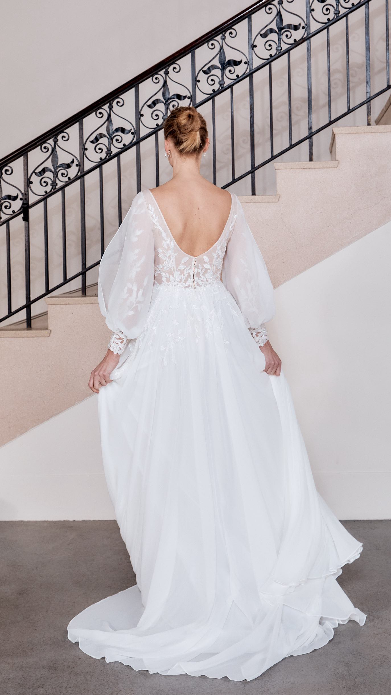 There is something so special about this dress ✨🤍
It’s giving whimsical, soft bridal with a modern edge. All the detail with a relaxed feel.
Hunter by @kelseyrosebridal
#kentbridalboutique #bridalboutique #bohobridal #weddingdresswithsleeves #laceweddingdress