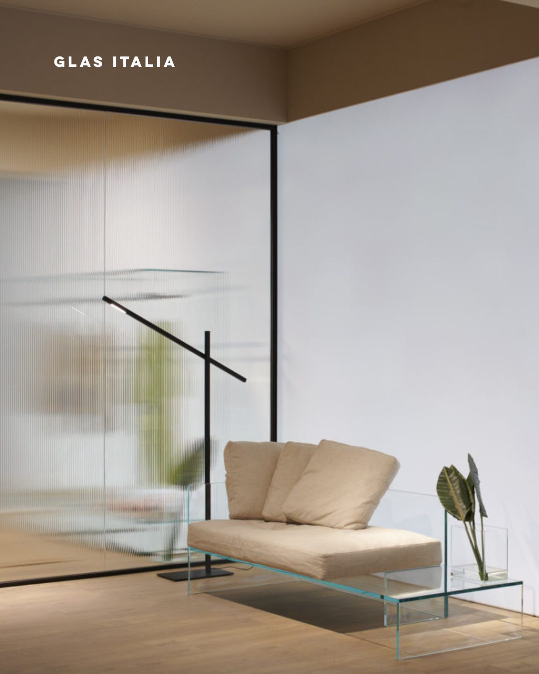 @glasitalia
Tête-à-tête, é um sofá desenhado por Piero Lissoni (@pierolissoni) para a Glas Italia, é um diálogo entre transparência e conforto — combina vidro extra-claro com almofadas suaves e ecológicas, feitas a partir de plásticos reciclados do oceano.
Refinado, resistente e aparentemente leve, é uma afirmação de elegância contemporânea e inovação sustentável.
(EN)
Tête-à-tête, is a couch designed by Piero Lissoni (@pierolissoni) for Glas Italia is a dialogue between transparency and comfort — combines extra-light glass with soft, eco-conscious cushions crafted from recycled ocean plastics.
Refined, resistant, and seemingly weightless, it’s a statement of contemporary elegance and sustainable innovation.
Would you like more information?
Visit www.design-minder.com
Follow @design_minder
#DesignMinder #GlasItalia #TETCollection #ContemporaryDesign #SustainableDesign #GlassDesign #ModernInteriors #FurnitureArt #DesignInspiration #EcoDesign #MadeInItaly