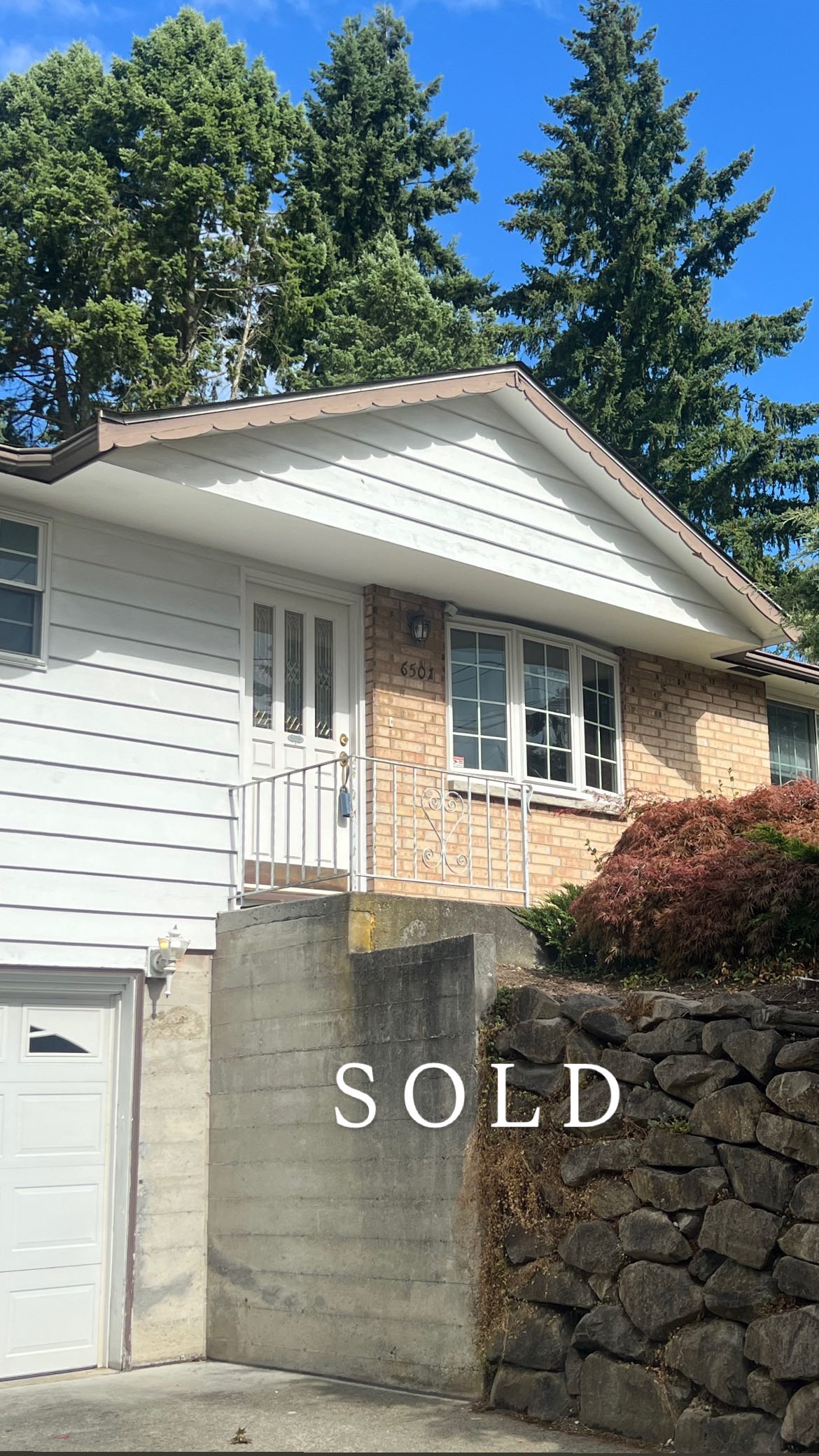 Sold | Montlake Terrace
So excited for this client as she begins her journey in homeownership! Great home with so much potential!
#justsold #devonkrusehomes