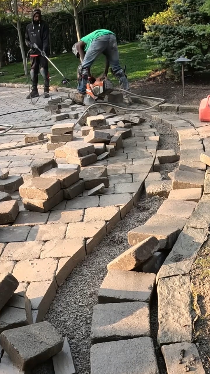 Relax for a minute and watch this transformation 😍
#interlock #interlockrepair #leveledground