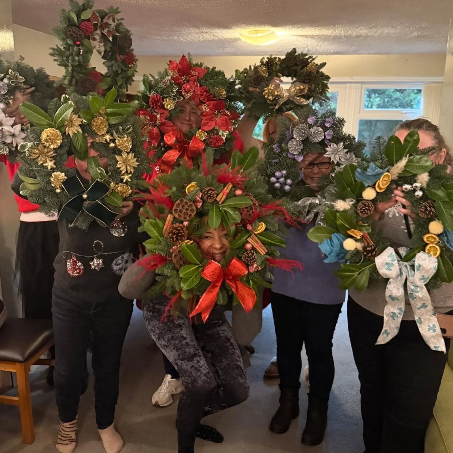 And so it begins !!
I'm always amazed that every wreath looks so different, well done to my first little elves of the season 🎄🤶🏽
Looking forward to my next wreath making workshop on Tuesday 25th at The Prince of Wales in Putney
4 spaces left ! DM me for details x