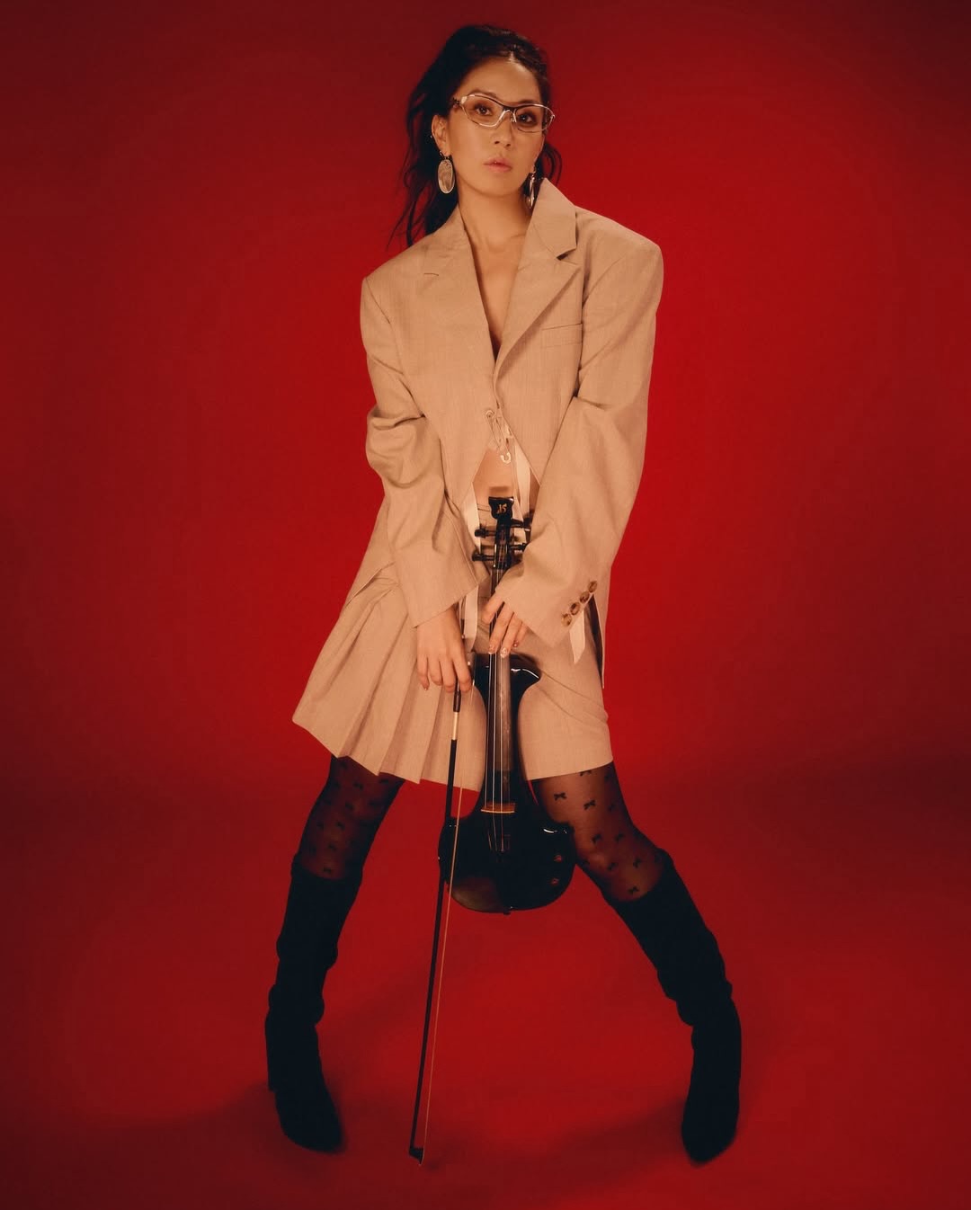 Class is in session @joyy.alegria 🎻🎓📖
Reposted ➰
Bridge Aquila Electric Violin @bridgeviolins
.
.
.
@moschino #Moschino @bluebellsingapore
Optical glasses @gentlemonster #GentleMonster
Earrings @niessing #Niessing