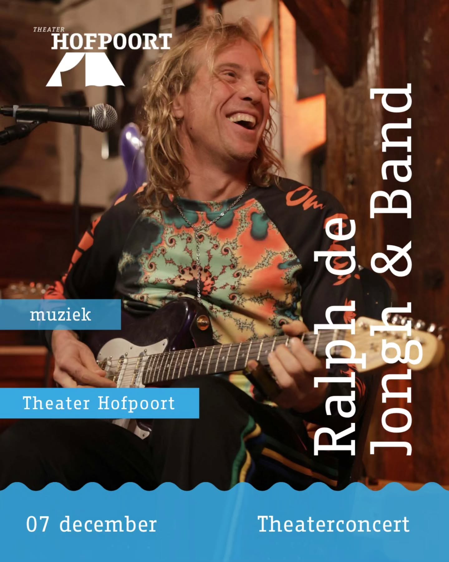 Ralph de Jongh staat aankomende zondag in ons theater en is zeer waarschijnlijk de hardst werkende songwriter van de Nederlandse blues scene. De hardst werkende songwriter die aan kwaliteit niets inlevert, laat dat duidelijk zijn.
Live en met band komt zijn muziek nog meer tot leven, want live weet hij altijd te ontroeren. Originele en authentieke muziek rechtstreeks vanuit het hart. Dat voel je, dat beleef je en dat vergeet je nooit meer.
Bestel snel je kaarten via theaterhofpoort.nl!