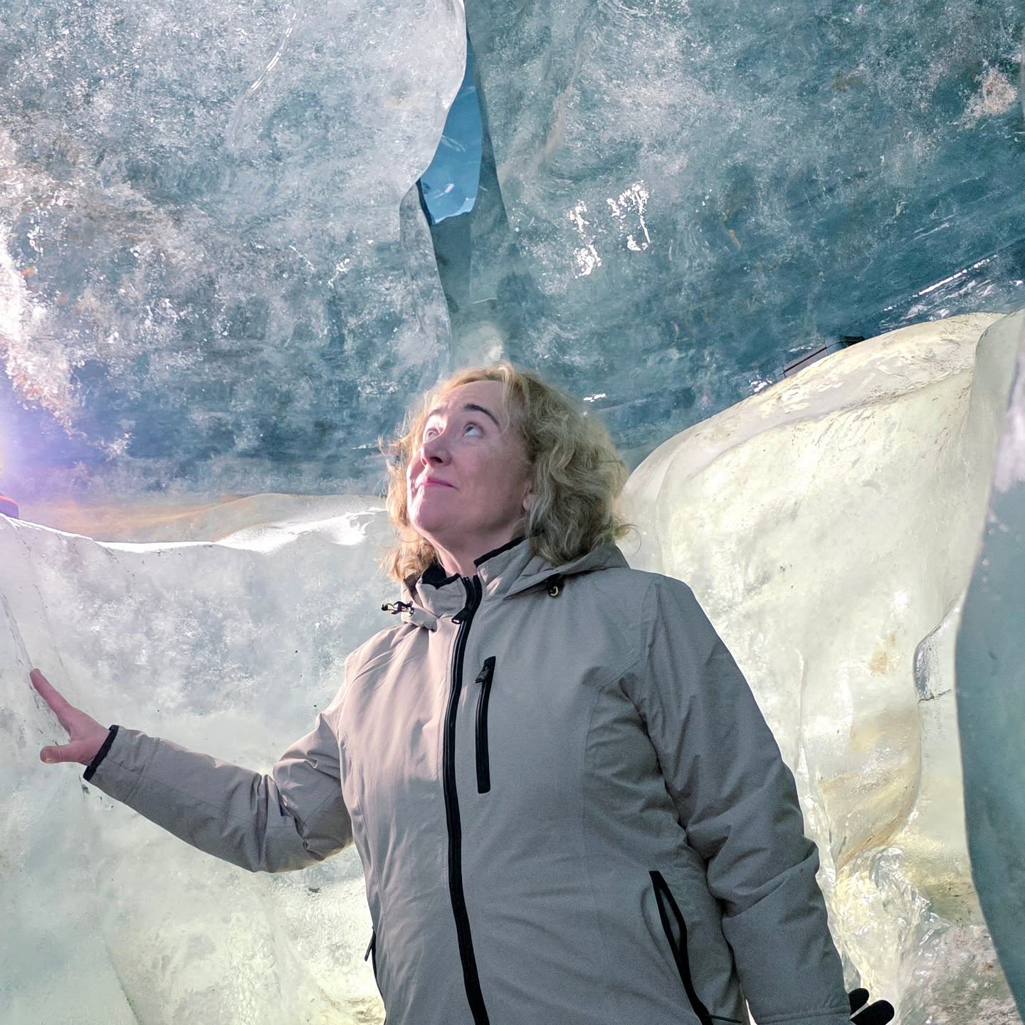 The ice cave season is off to an amazing start! ❄️✨
November has gifted us with incredible weather, and our newly discovered Neptune Ice Cave is showing off stunning blue glacier hues ?
Join us on the Monster Truck Glacier Tour and experience this beauty for yourself! ?
? @freya.ti pic 2 and 3