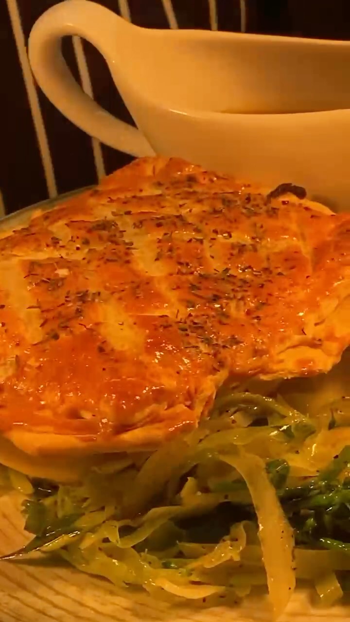 It’s the last Pie Night of the year! Join us tonight and dig into all your favourite pies for only £10 before the festive season kicks off! #heathrowairport #pubgrub #pienight #harlingtonvillage