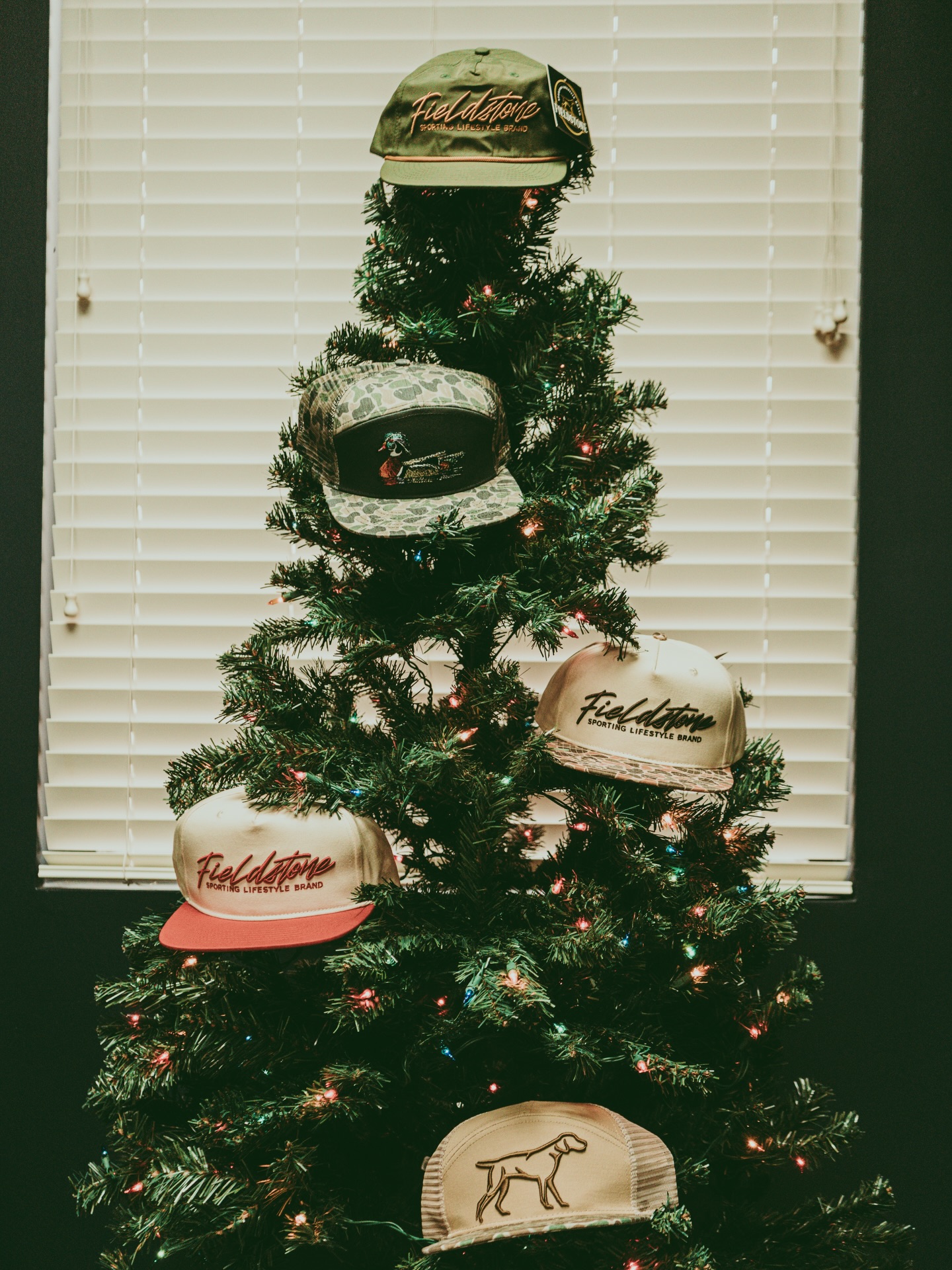 From our workshop to your gear bag. Tested for the elements, gifted for the season!🎅🏼
Find all of our hats at the link in our bio!
#FieldstoneHats #OutdoorGear #BuiltToLast RuggedStyle MensGifts ChristmasGift GetOutside StayWarm HatLife AdventureReady SolidGear WinterWear FieldstoneStrong HolidayHats NoNonsense