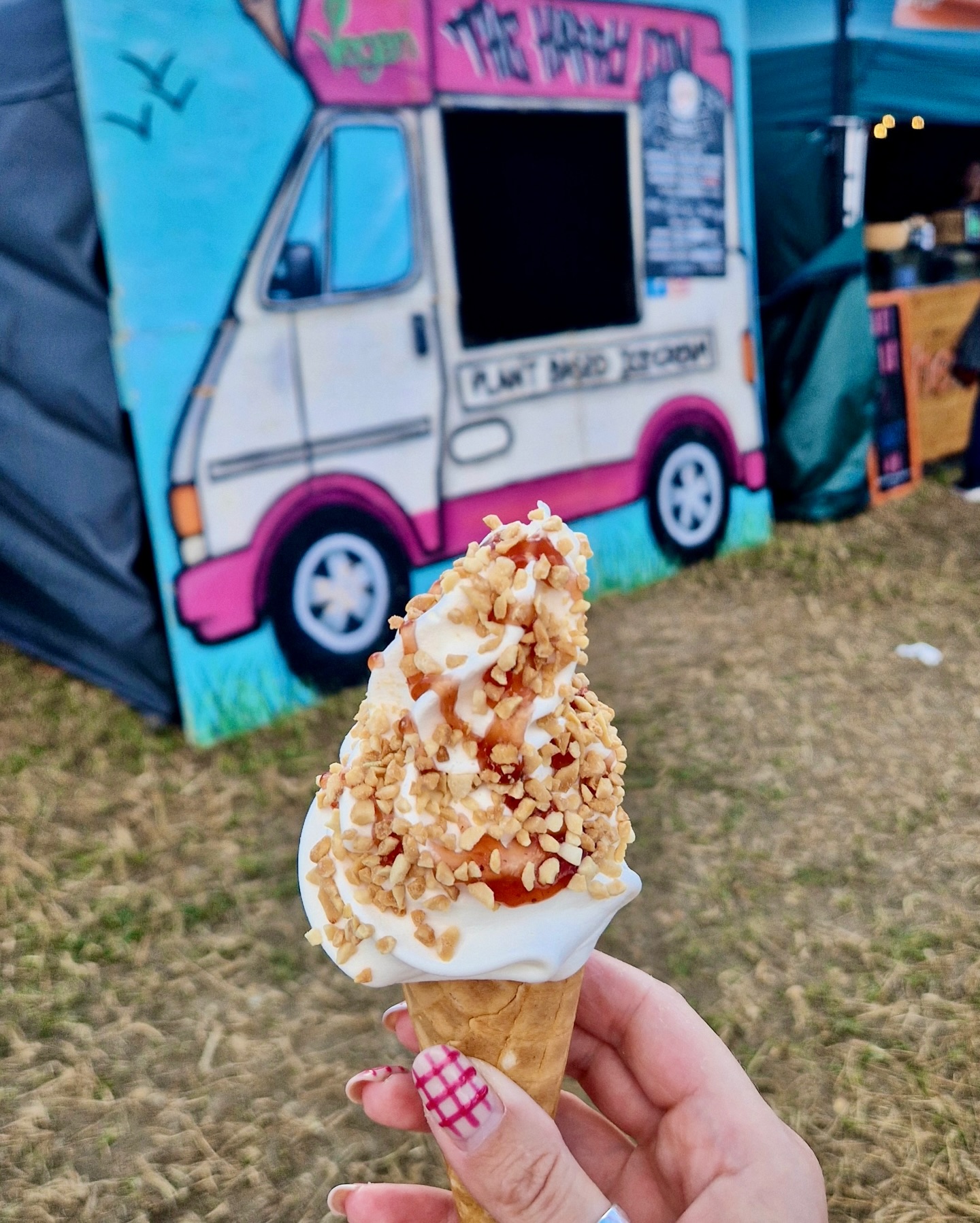 It may be cold outside but it’s never too cold for The Happy Cow Ice Cream (@the_happy_cow_icecream_van) 🍦👅
🎟️ Over 3,000 pre-sale tickets for VCO 2026 sold already! 💨 Get yours from the link in our bio
📷: @hillauren_