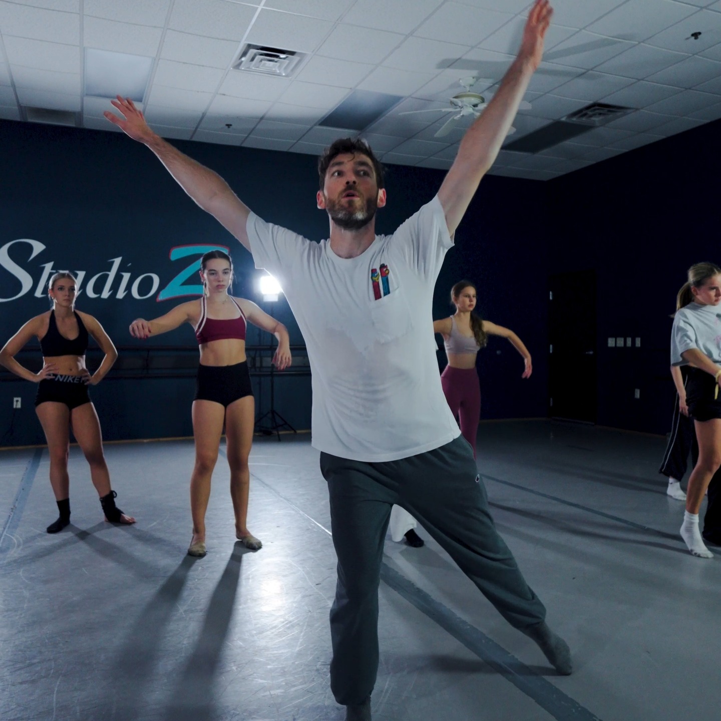 Studio Z had an amazing pop up with Brandon Coleman β¨
He brought strong energy that lifted the room.
You felt engaged from the start, stayed focused and driven, and the atmosphere pushed your confidence βοΈ
We all left feeling inspired and ready to train again ?
#DanceClass
#DanceStudio
#Choreography
#DancersOfInstagram
#DanceLife
#ContemporaryDance
#DanceTraining
#PopUpClass
#StudioZ
#DanceSession