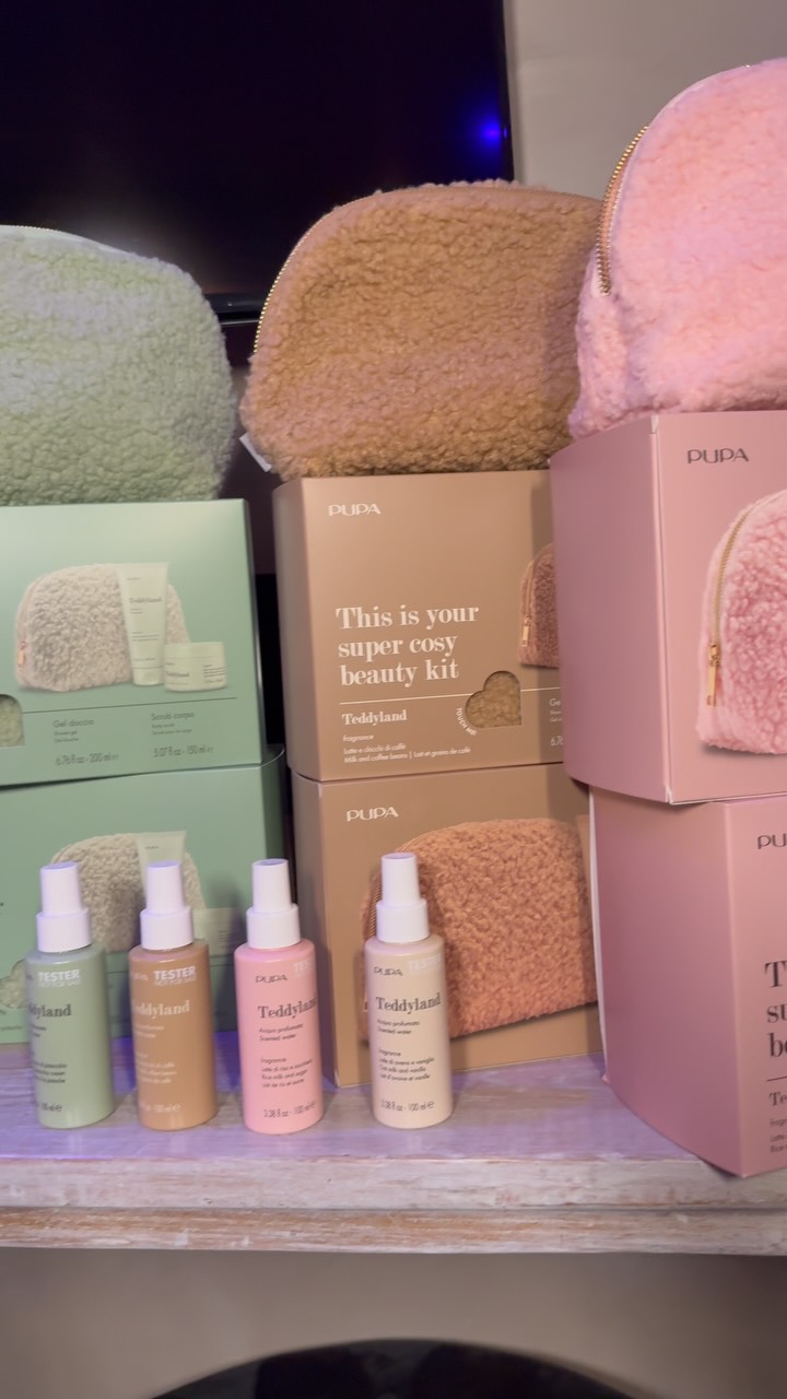 Leuke TEDDY CLUTCHES met BODYSCRUB & DOUCHEGEL in 4 verschillende geuren voor €37,50! ?
Onze eerste bestelling was binnen no-time al volledig uitverkocht. Maar er is een nieuwe bestelling onderweg! ? Wil jij een van deze leuke cadeaus voor jouwzelf of voor iemand anders? Bestel ze dan snel of kom langs om alle geurtjes even te ruiken. ??