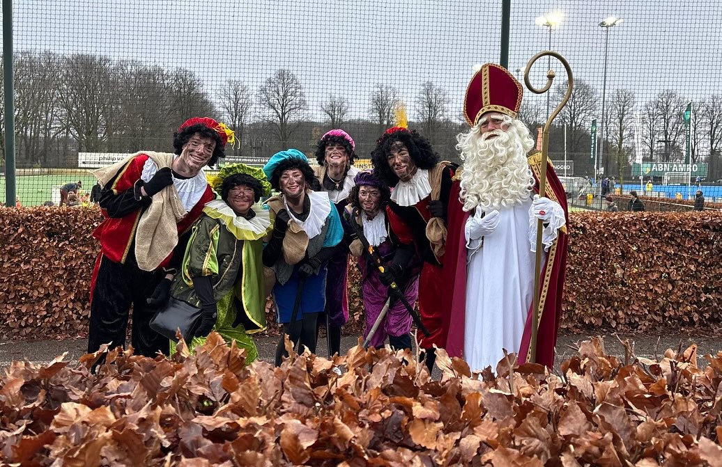 Hoogbezoek vandaag ook op Upward. Zo gewild dat ze Sint bijna niet wilde laten gaan ??? #dankusinterklaasje