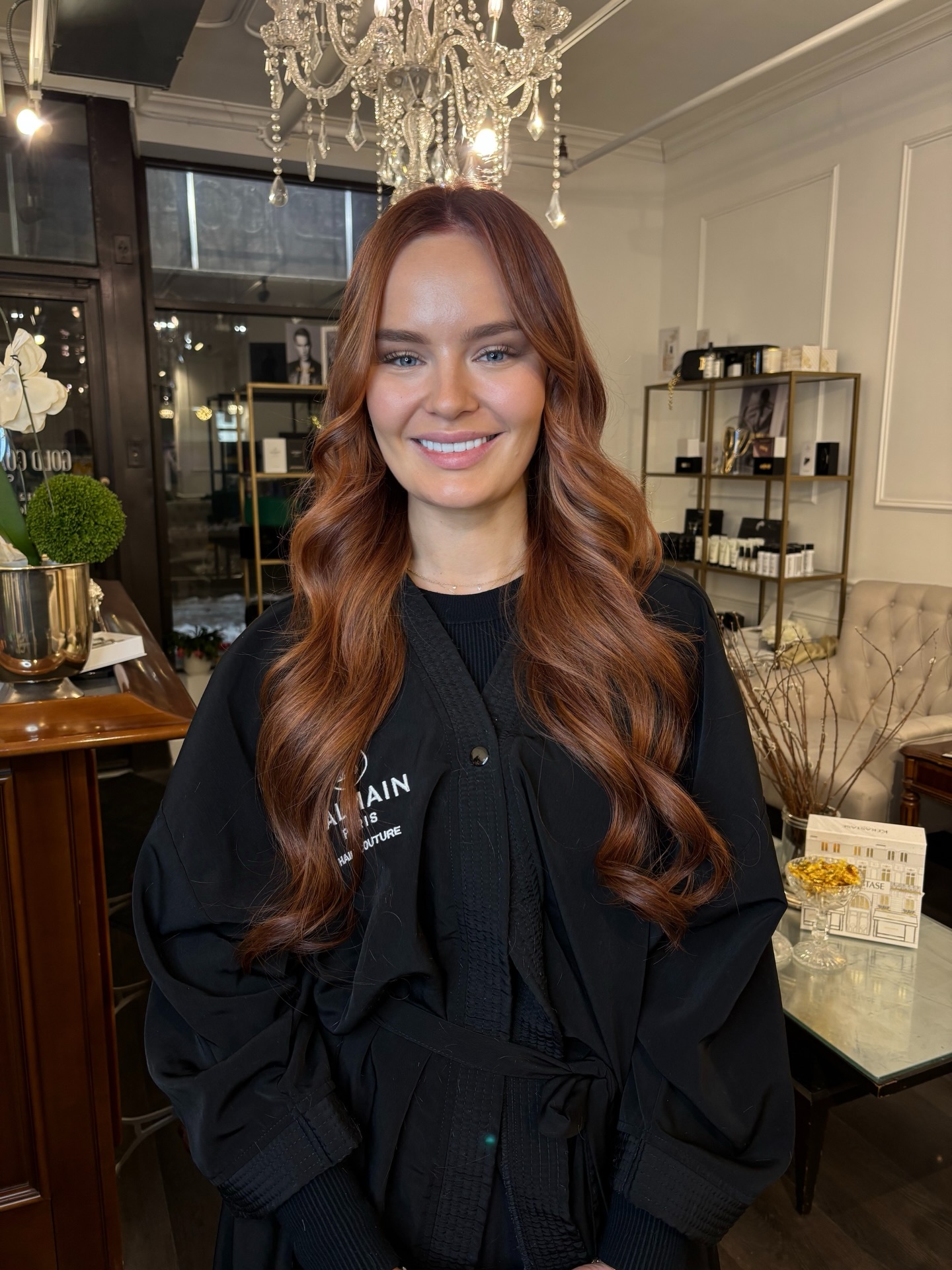 A little transformation moment we’re loving 🫶💛✨
Our stylist took this client from bright blonde to a rich cherry-chestnut tone, creating depth, warmth, and that glossy, dimensional finish that feels both bold and timeless. The color was customized to complement her skin tone while still feeling soft and wearable, one of those shades that looks even better in natural light.
We finished the look with K-tip extensions, perfect for adding fullness and length while blending seamlessly into the natural hair. This method allows for beautiful movement, long-lasting wear, and a very natural grow-out, especially ideal when transitioning from blonde to a deeper shade. If you’re craving a change but still want healthy, polished hair, this is a gorgeous way to do it.
Hair by Ashlee @ashlee.elizabeth.hair