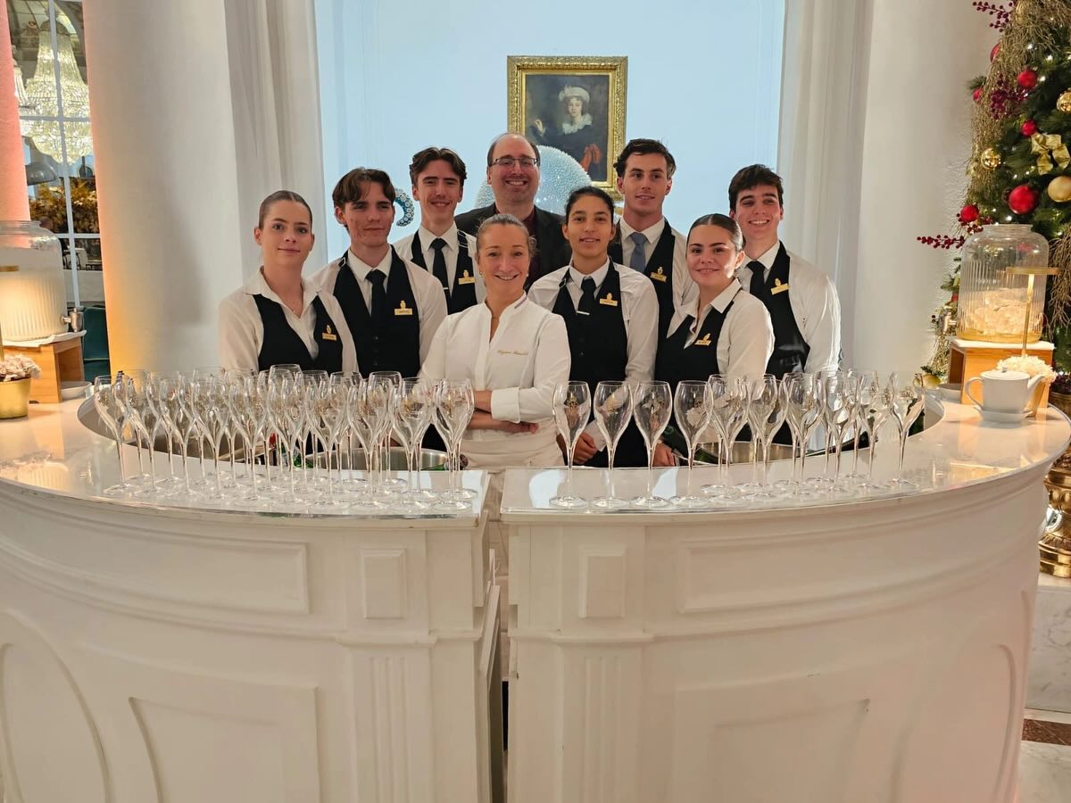 Retour en images sur la soirée avec les chefs et responsables ouzbek, avec l’association Francophonia en présence du Recteur en charge de la pédagogie nationale de l’Ouzbékistan, de Virginie Basselot et Virginie Achiardo ainsi que des élèves de BTS présents en extra pour cette manifestation, accompagnés de Christophe Moreau et François-Xavier Michaud.
@c.moreau06
@atelier_de_la_gastronomie
@virginiebasselot
@virginieacchiardo