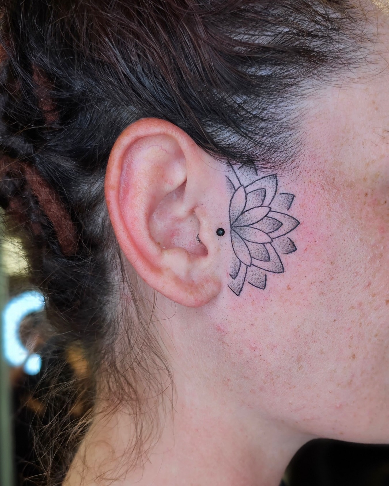 Little around the ear mandala by Mia
@tatcatmia
To book with Mia
request an appointment on our website
TitanTattooNashville@gmail.com
or email her directly at
TatCatMia@gmail.com
#facetattoo
#mandalatattoo
#daintyfacetattoo
#ornamentaltattoo
