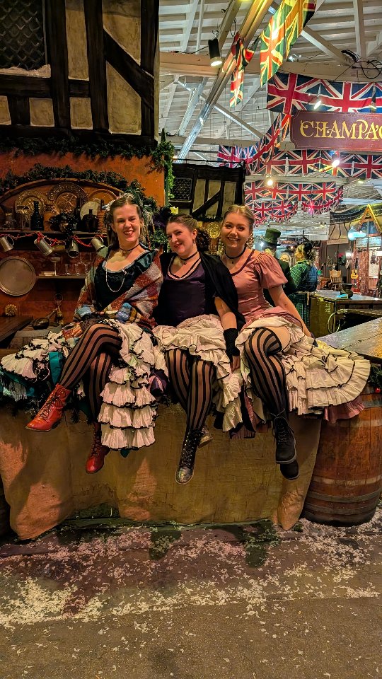 Greetings from Can-Can girls!