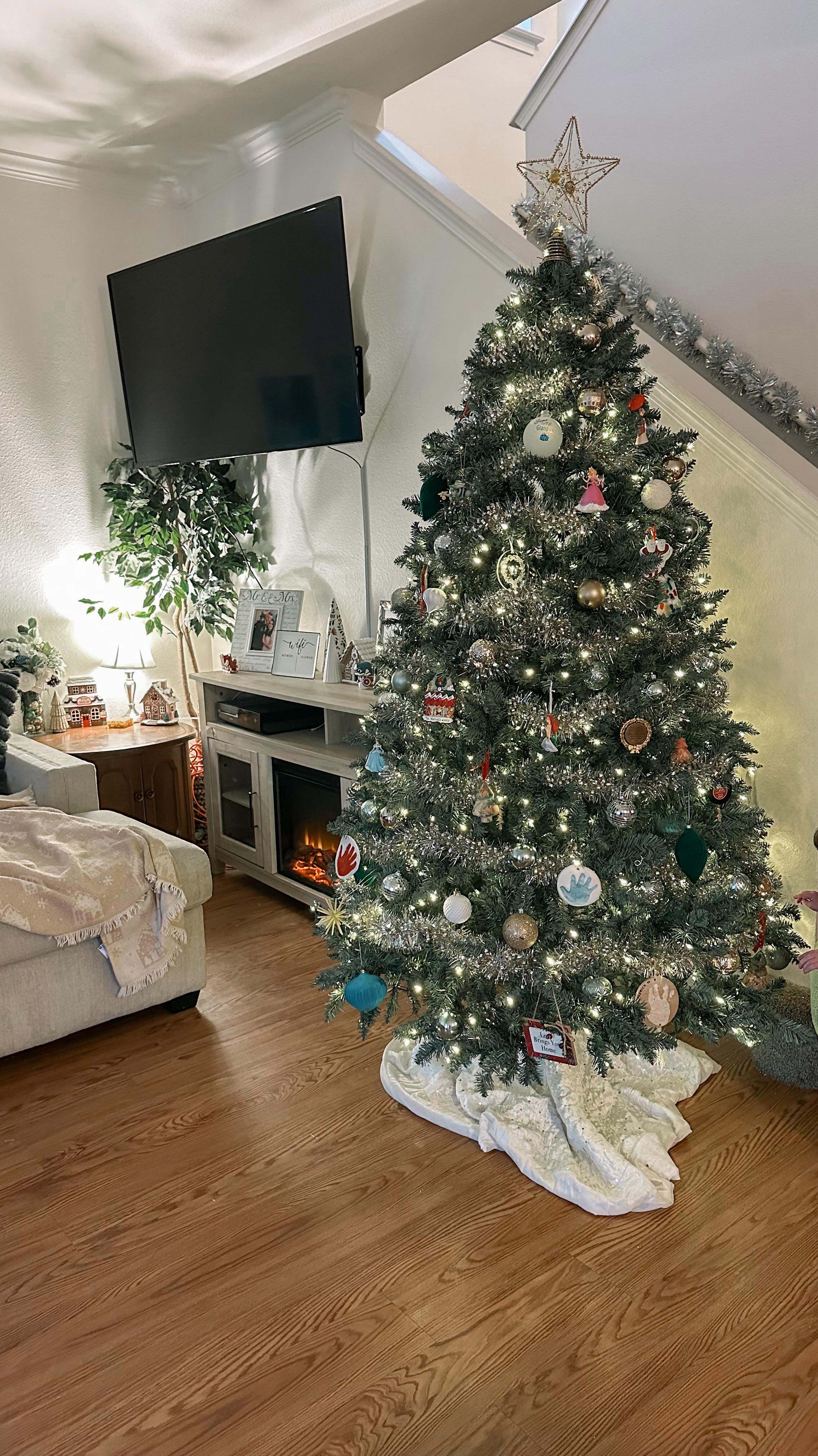 No tree is safe from my little decorator this holiday season 🎄🎁
At least we have these @kingofchristmas mini trees to help quench his need to decorate everything 😂
#KingOfChristmas #Ad #Christmas #Gifted #ChristmasTree