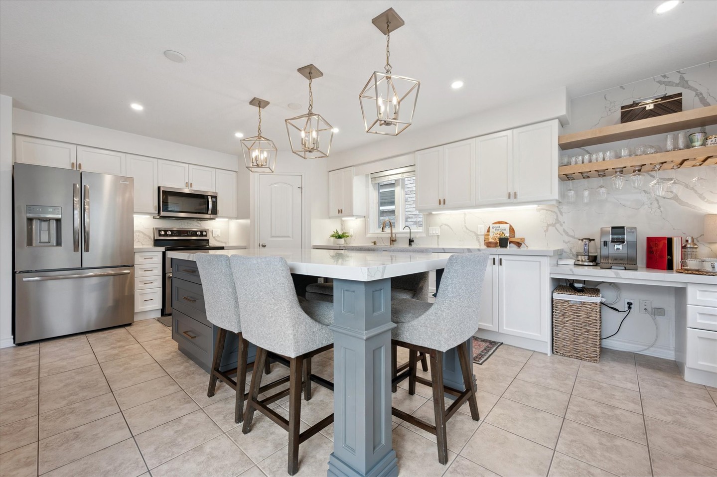 SOLD ?? 38 Baxter Drive, Guelph
Congratulations to our fantastic clients on the sale of their stunning home! Thank you for trusting the Andra Arnold & Associates team! Congratulations and thank you to Jackie Curtis of Coldwell Banker Neuman Real Estate and her clients.
#Guelph #GuelphHomes #Realestate #Realtor