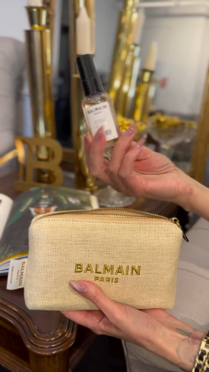 ✨🎄🎁 The season of gifting just got a little more glamorous!
The BALMAIN HAIR COUTURE cosmetics bag brings together luxury, simplicity, and the perfect touch of Parisian chic.
And for those checking off every name on their holiday list, we have a full variety of luxurious gifts ready to wrap.
Shop on our website or stop by the salon!