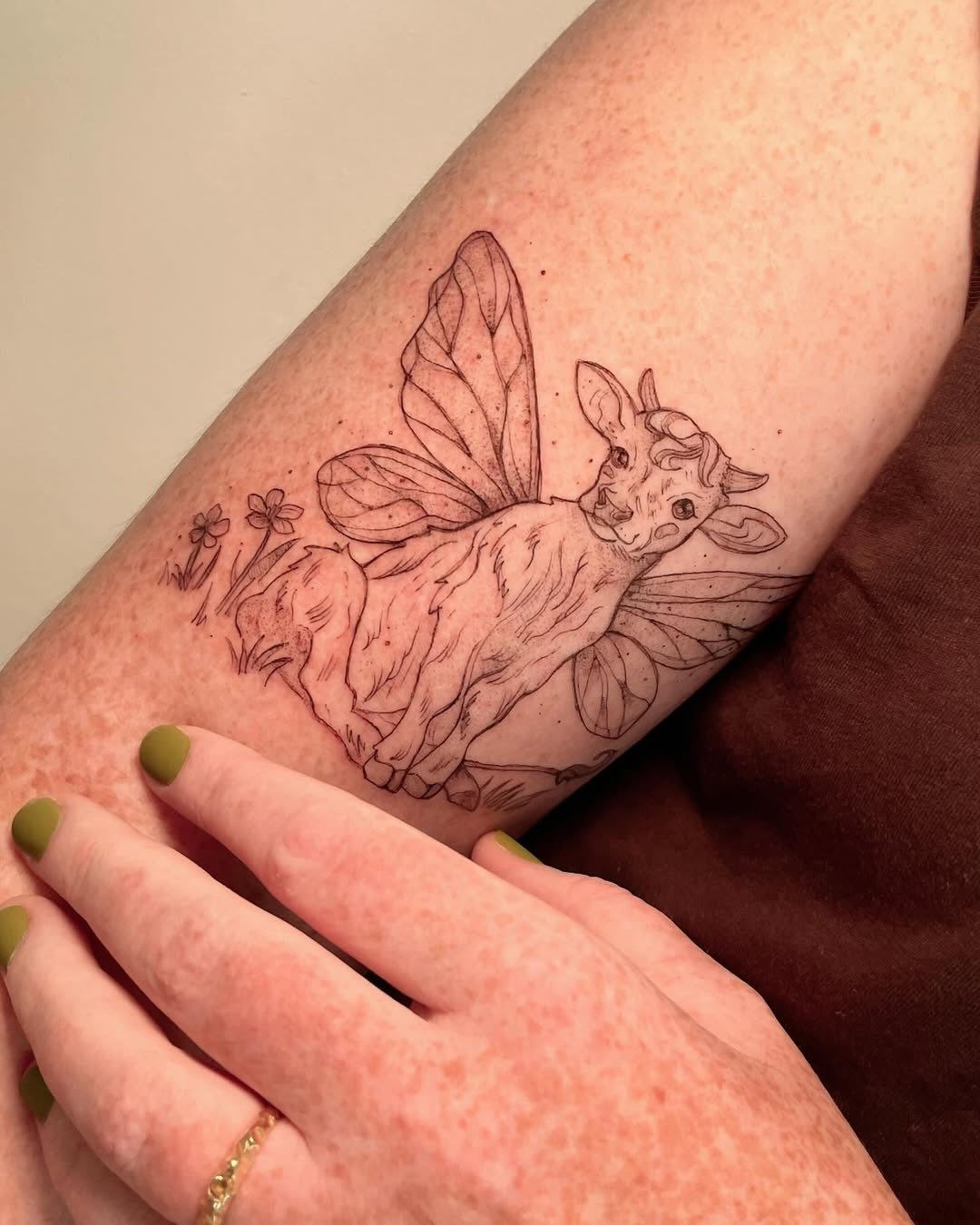 Say hello to Minuetta - bringing soft magic to the studio ✨
DM @minuetta.ttt to book your next tattoo!
#fairytattoo #minimaltattoo #copenhagentattooartist #københavntattoo #newtattooartist