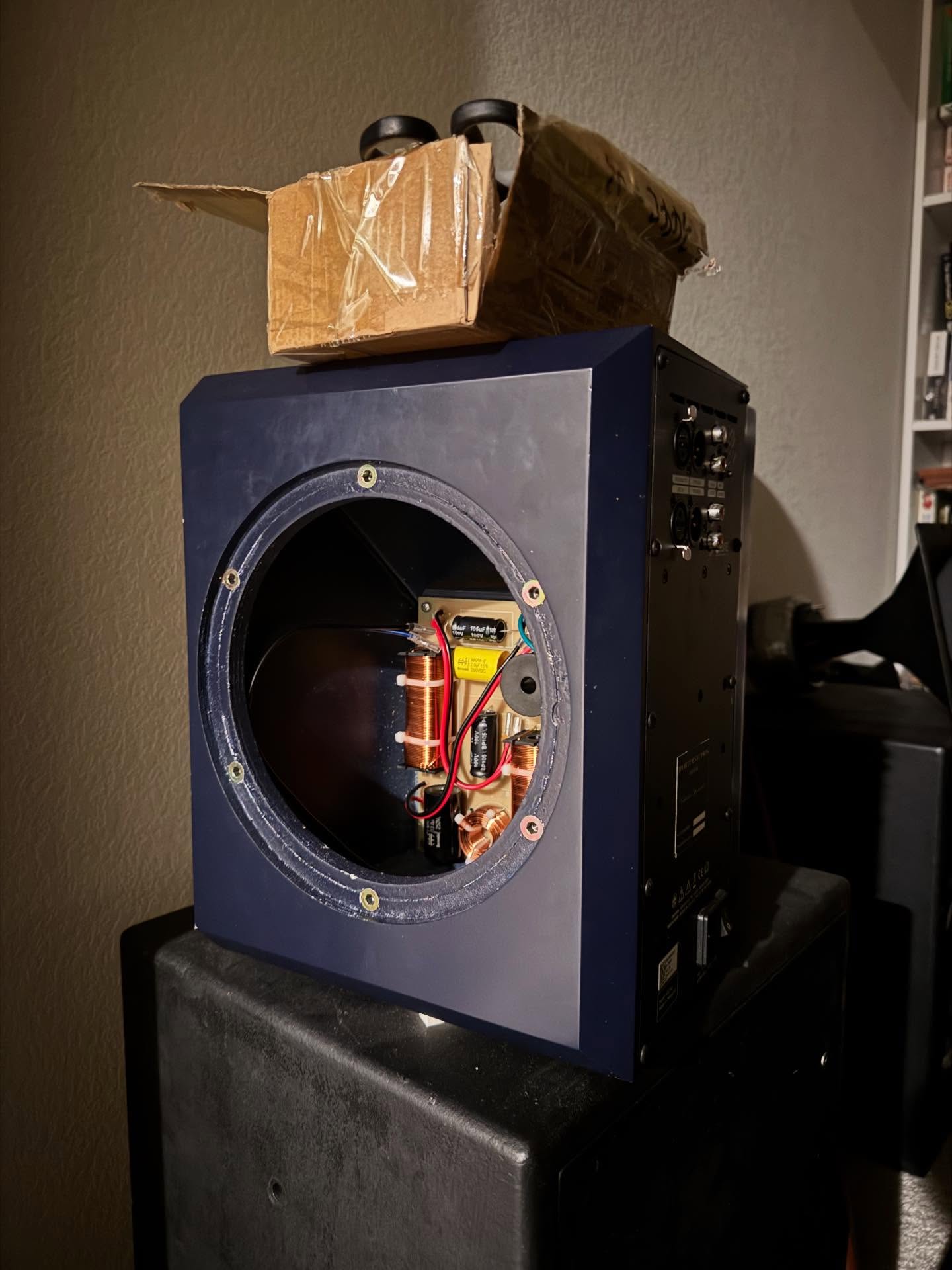 Active meets passive in our new Wellington Micro 500 watts by-amped into micro 3 way with 180db X-over slopes, headed over to the @absolutesound before we hit @axpona