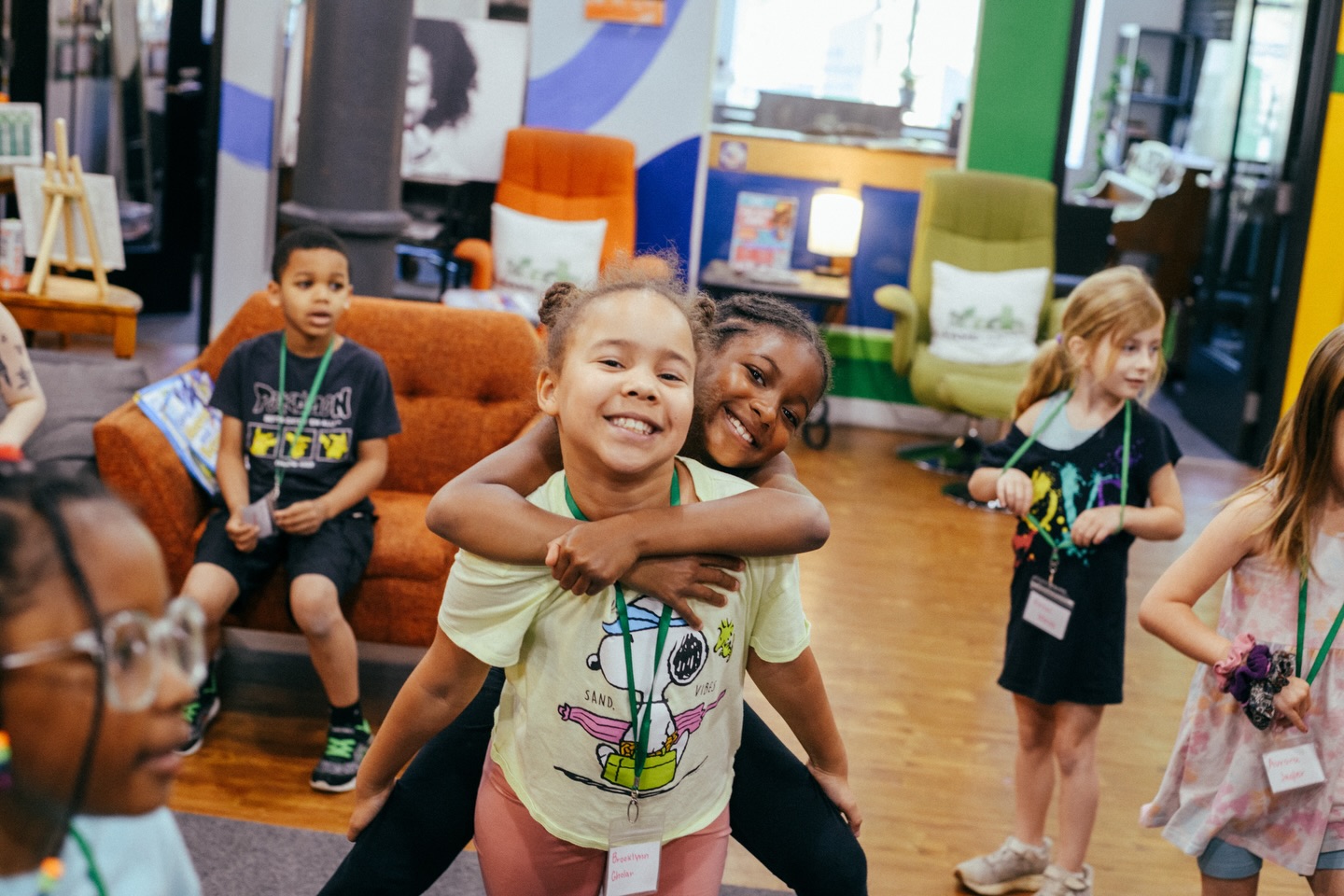 This year, 950+ students participated in FAME programs exploring creativity, building confidence, and finding community through the arts. 🎨🫶
From our youngest learners to growing youth artists, every student represents access, opportunity, and possibility. 🌱✨
Through music, visual arts, storytelling, movement, and Free Play, young people found safe spaces to express themselves, build social-emotional skills, and imagine new futures!
This is the power of arts education and it grows stronger when communities invest in creativity.
We’re proud of every student, family, teaching artist, and partner who made this year possible. 💚
As we look ahead, we’re excited to continue building brighter pathways through the arts together.
#Famecenter #Southloop #Chicagoarts #Chicagoyouth #Artseducation