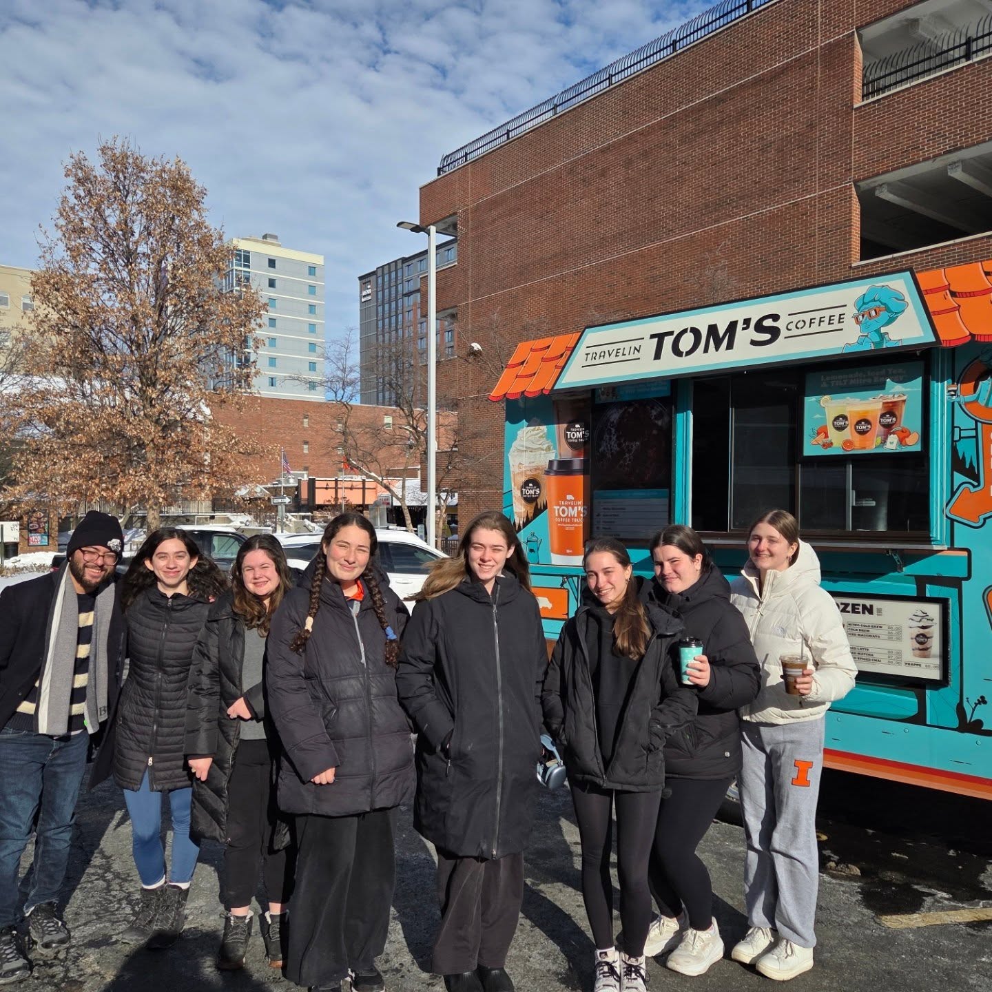 It's officially half-way through finals week!!
Thank you to @tomscoffeechampaign for helping us start to week off with a caffeine boost 🙌🏻☕️