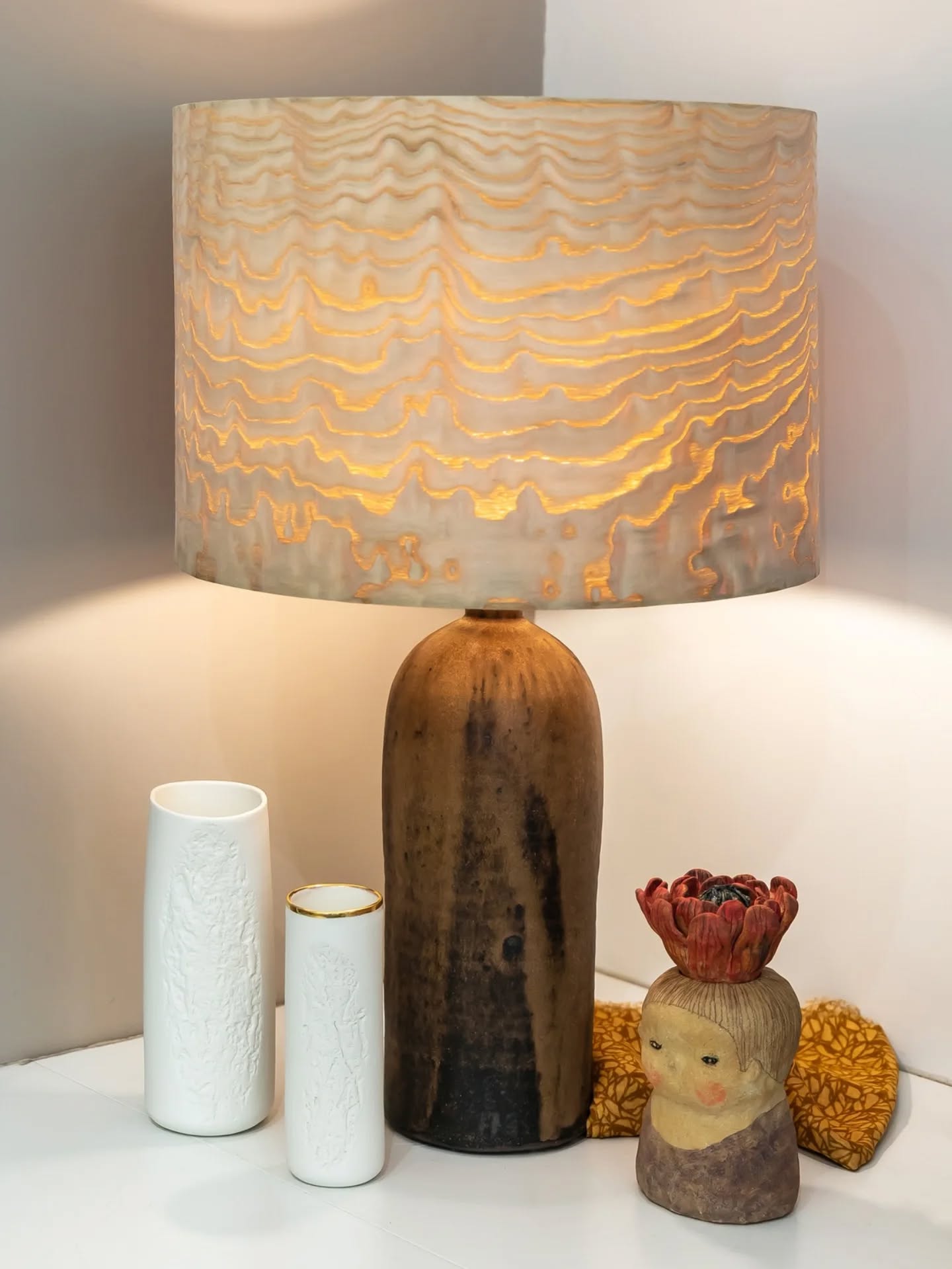 PARIS
Retrouvez mes créations à la boutique Talents d'@ateliersdart aux côtés d'une très belle sélection d'objets d'art.
C’est entre les quartiers de l’Étoile et des Ternes à Paris que la boutique Talents d’Ateliers d’Art de France, installée depuis 2001, propose à la vente des centaines d’objets authentiques dans une atmosphère chaleureuse et élégante.
Un véritable cabinet de curiosités où la fantaisie s'associe à la maîtrise du geste et la richesse des matières. Talents, est l'adresse idéale pour dénicher bijoux et accessoires singuliers, décoration poétique, art de la table authentique, œuvres murales et sculptures originales. Chaque création proposée est façonnée en pièces uniques ou en petites séries, par le créateur dans son atelier d’art, installé en France.
26 avenue Niel, 75017 PARIS
Ouverture : mardi-vendredi-samedi 11h-19h, mercredi et jeudi : 11h-14h et 15h-19h
Métro Ternes, Pereire ou Charles de Gaulle Etoile
https://catalogue.boutiquestalents.com/
©AteliersartdeFrance
#boutiquetalents