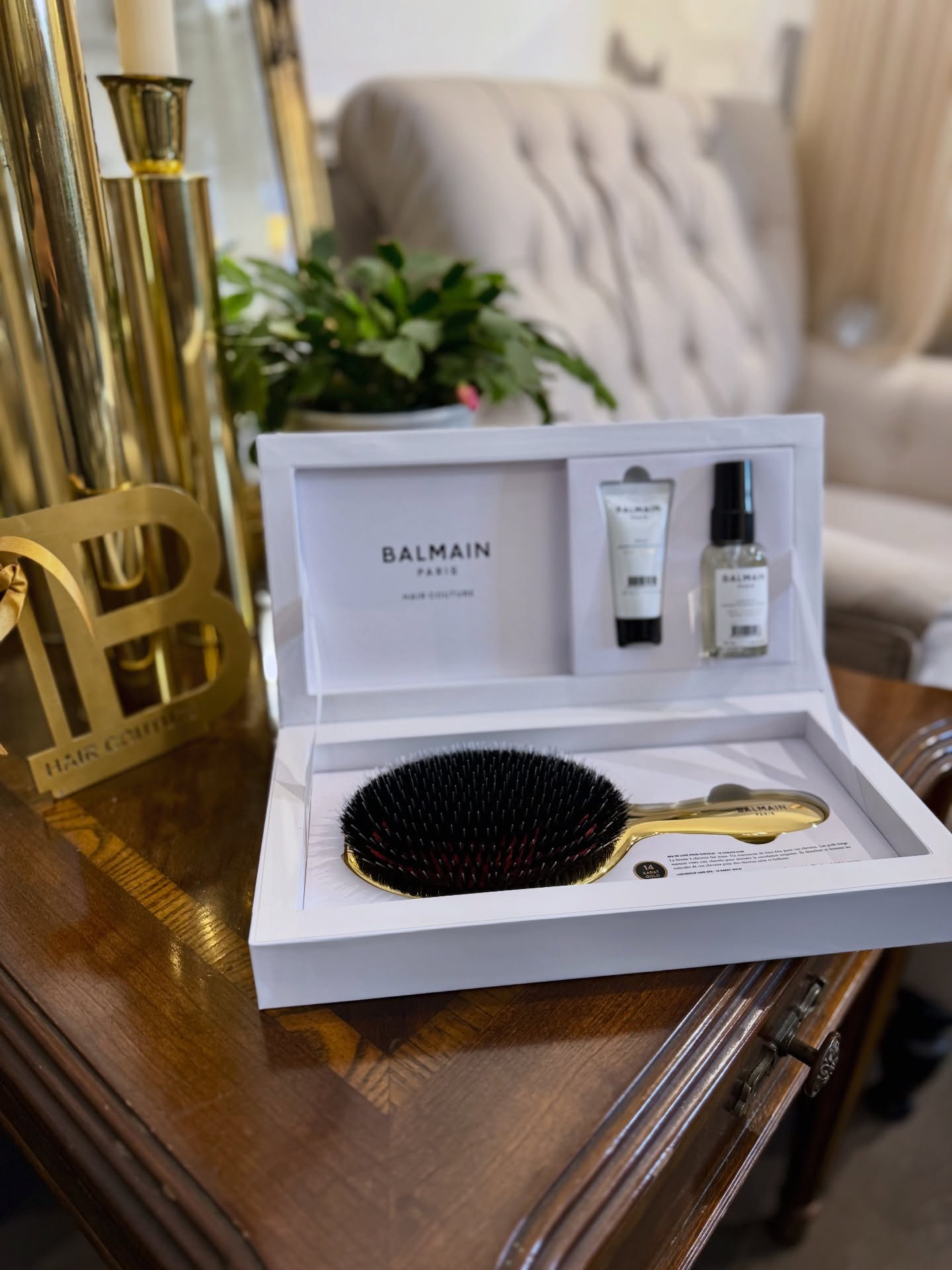 We always get excited every time we bring out our BALMAIN HAIR COUTURE gold-plated tools. They’re gorgeous, they work beautifully, and they add such a fun touch of luxury to the whole experience. Paired with their rich, high-performing products, your hair gets that extra bit of shine and pampering we all love. It’s the little moments like these that make our salon feel special 💛