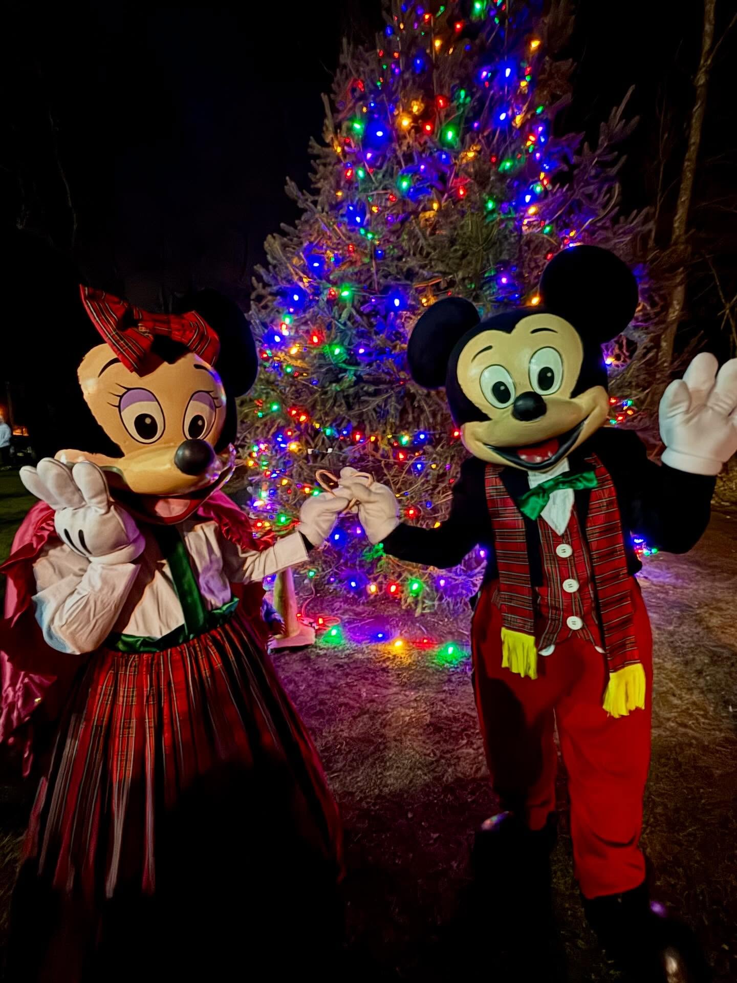 Thank you Mickey & Minnie (@davescastofcharacters), Santa, DJ @professor_peacock, The Treble Makers, @southsalemfire, and our residents for coming together to officially start the holiday season with us. 🎄
Kiddos- don’t forget to drop your Santa letters off soon! Santa & his helpers are ready to respond. :)