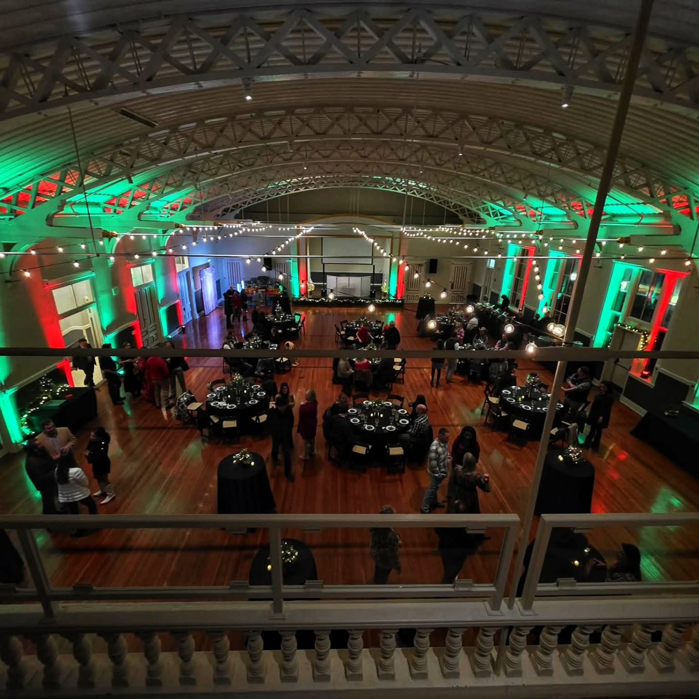 ✨ Lighting makes all the difference! ✨
We had the honor of lighting up the evening for @piedmontconstruction107 at @theoverlookonfirst , and these uplights truly transformed the space! From elegant ambiance to bold brand impact, our uplighting sets the tone for unforgettable events.
Thank you, Piedmont Construction Group, for trusting CM Music Factory to bring the glow!
#Uplighting #EventLighting #CorporateEvents #PiedmontConstructionGroup #1stOnOverlook #MiddleGeorgiaEvents #MaconEvents #EventDesign #CMMusicFactory