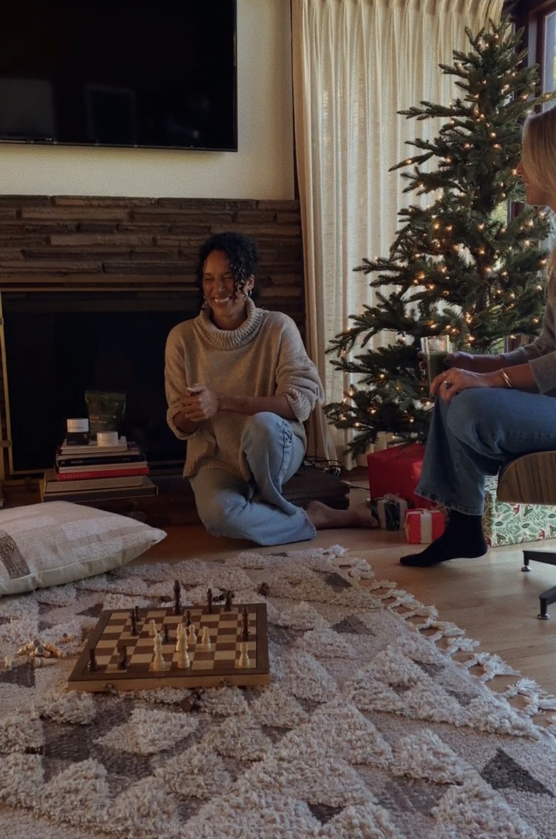 As the year winds down, find calm in the little things. ❄️ We’re sharing ten cozy habits to bring into December.
.
.
.
.
.