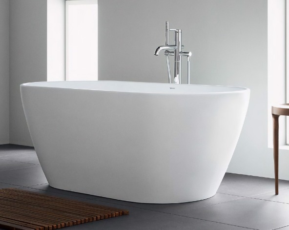 Duravit's freestanding bathtub made of DuraSolid® creates a bathing experience in its purest form. The velvety feel and look of the cast mineral-based material developed by Duravit makes the 63