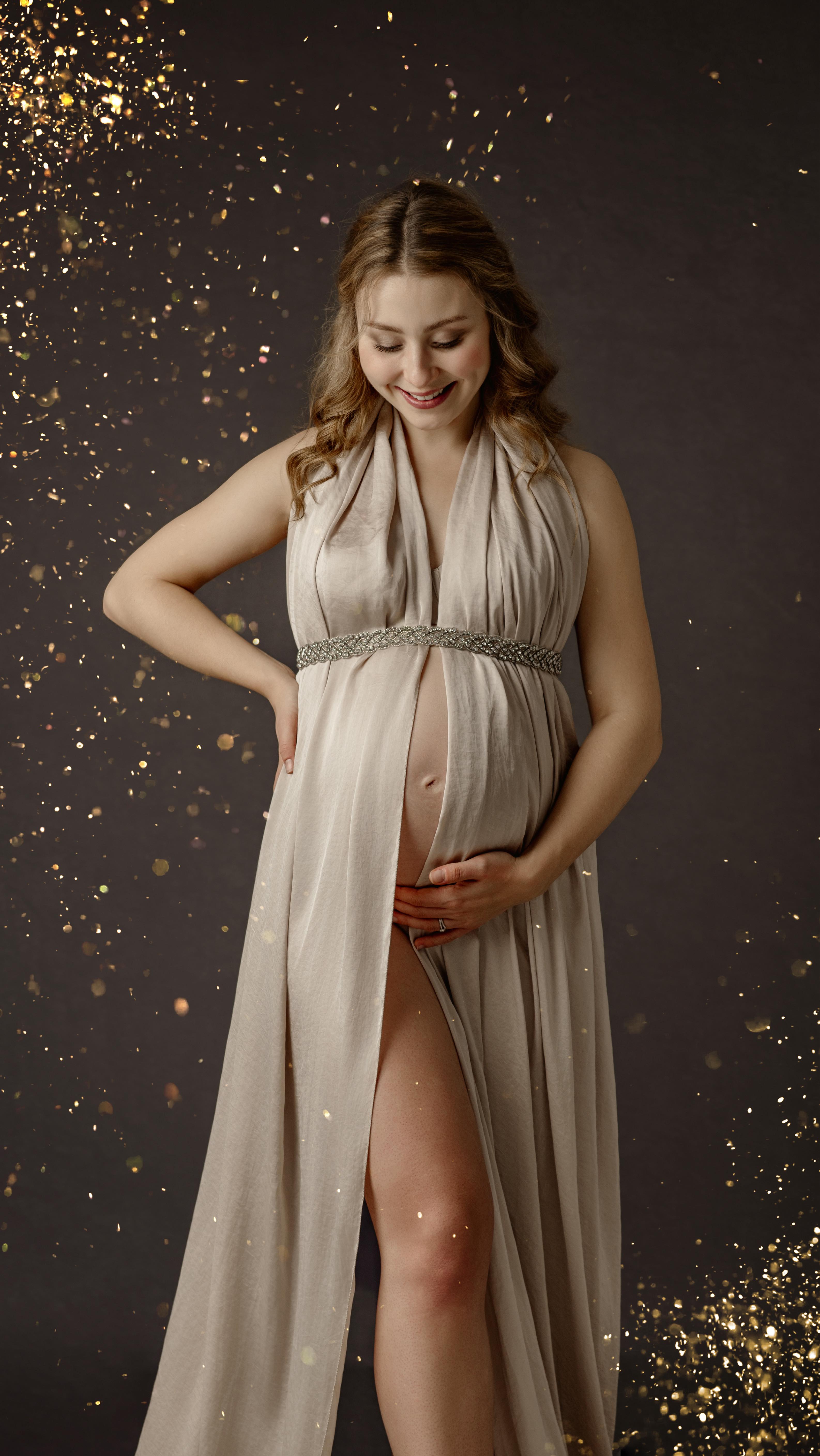 Those 9 months growing your baby, feeling them kick and wiggle are such a unique time. The miracle of your body changing and creating a whole new perfect little human - that deserves to be captured and celebrated!
#maternityphotography #maternityphotoshoot #pregnancyphotography #maternityphotographer #wiltshirematernityphotographer #hampshirematernityphotographer #salisburymaternityphotographer #bumpphotos #rachelburnsidephotography #andovermaternityphotographer #winchestermaternityphotographer #amesburymaternityphotographer #tidworthmaternityphotography #pregnancy