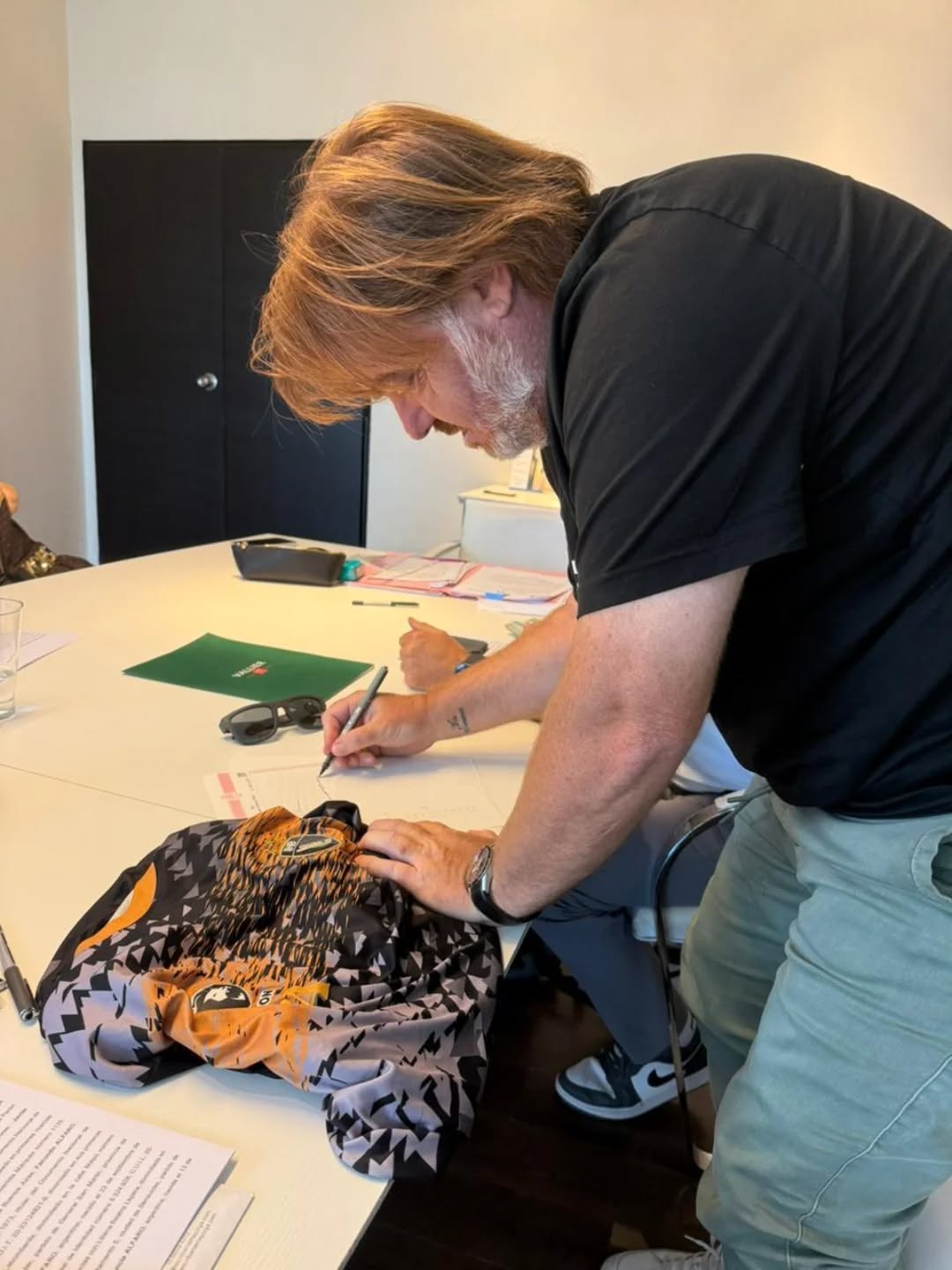 ✨¡Y un 10 de diciembre… cumplimos el sueño de D10!?
Cada paso que dimos juntos nos trajo hasta este momento: nuestro lugar, nuestro orgullo.
A toda la #FamiliaD10, queremos contarles que la escritura ya está firmada: D10 F.C. tiene su predio propio, un espacio donde seguiremos creciendo gracias al apoyo de todos ustedes??
En un día lleno de emociones, elegimos compartir esta noticia trascendental con quienes acompañan cada proyecto y cada desafío?
Muy pronto les contaremos novedades.
¡Gracias por estar SIEMPRE!?
D10 Football Club
#MásQueFútbol
#d10fc #sueñocumplido #futbolpilar
@empanadas.morita @sportlyon_ind @lyonoficial.ok @360player @menottiescuela @paramedic.arg @coerverargentina @expimled @telviso.ar @somos.imowi @ch1_sports @elparmegiano @cacmaterialeselectricos @gaseosasecco @jcsportshouston