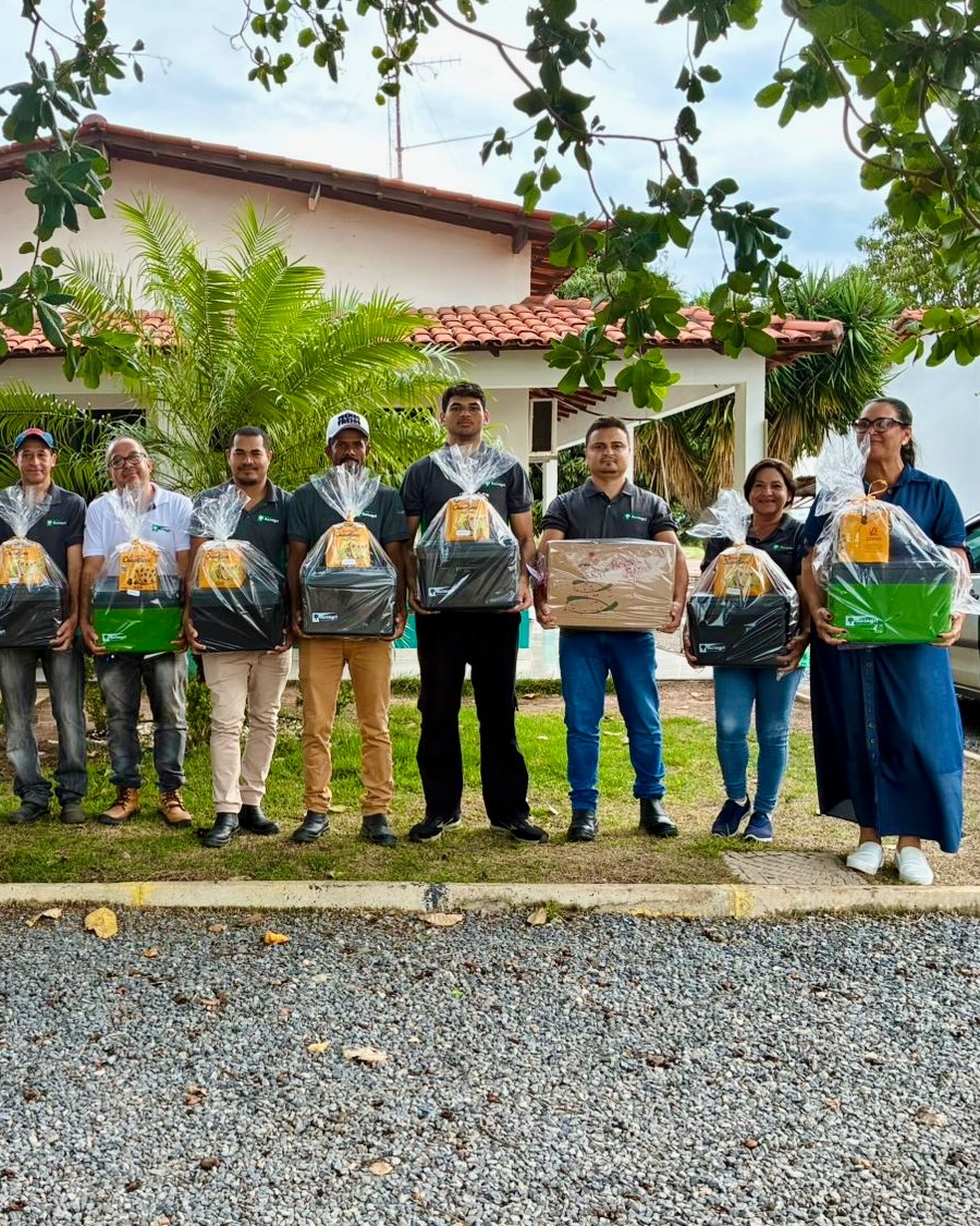 Um pequeno gesto para reconhecer e agradecer a dedicação de cada colaborador ao longo de um ano repleto de muito trabalho e importantes transformações! 💚
A família ACIAGRI é motivo de orgulho para todos nós. ✨
ACIAGRI - Força que representa! ✊