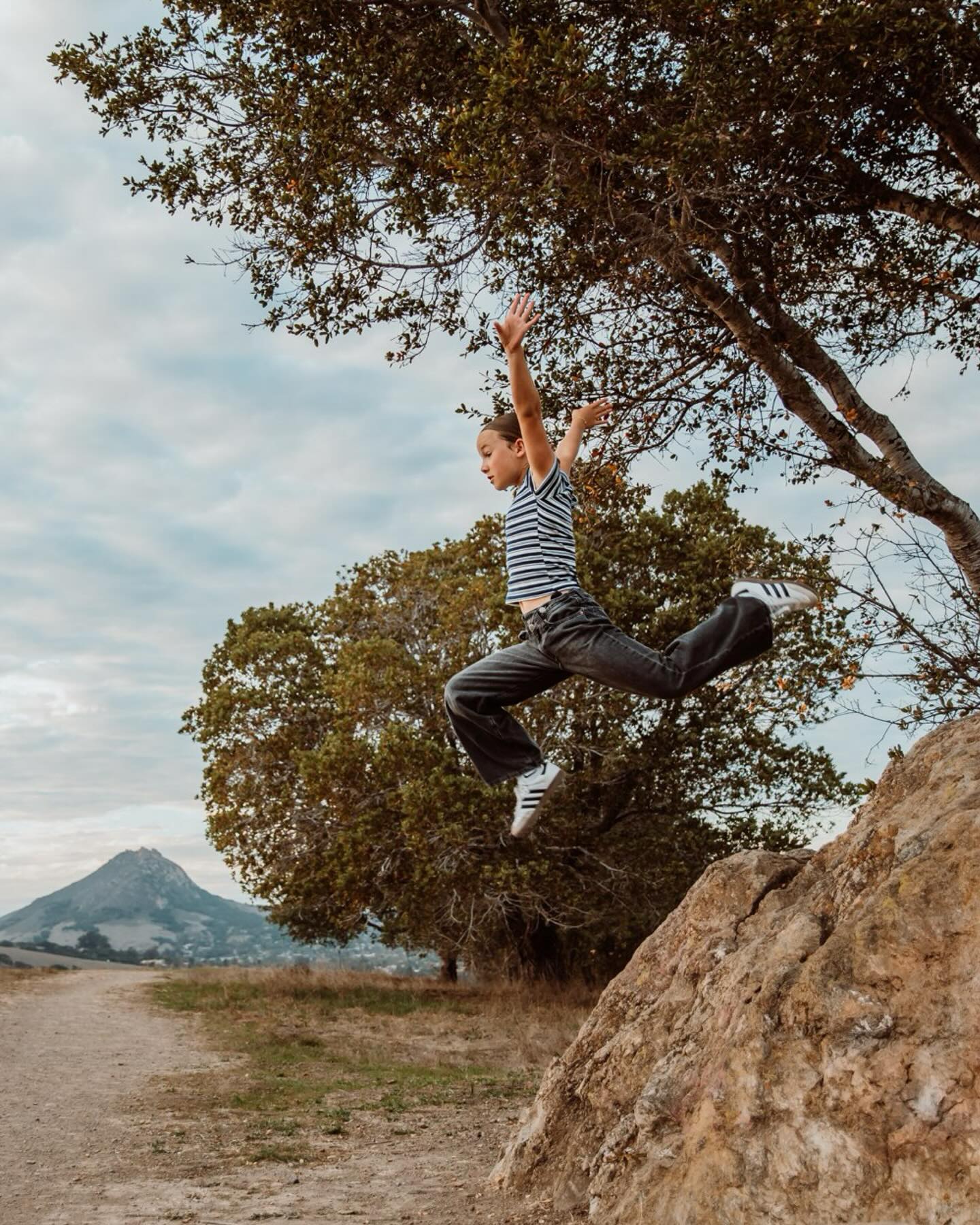 I’m not sure what was more impressive in this family photo session. Their daughter’s gymnastics skills off boulders and rocks or the stunning sunset. (Not Ai just God’s magic right there.)
Editing these photos I had a moment of gratitude of how far I’ve come in this craft. I am learning and growing each season to the photographer I feel I am called to be. I’m not done growing but man is my photo work different than that first year. Success and strength are built one practice at a time, beauty doesn’t need editing, and the best backdrops happen when you’re fully present and surrendered to whatever amazingness God’s got for you.
❤️ this beautiful family has supported me from the beginning. Thank you @amyapprovedfitness