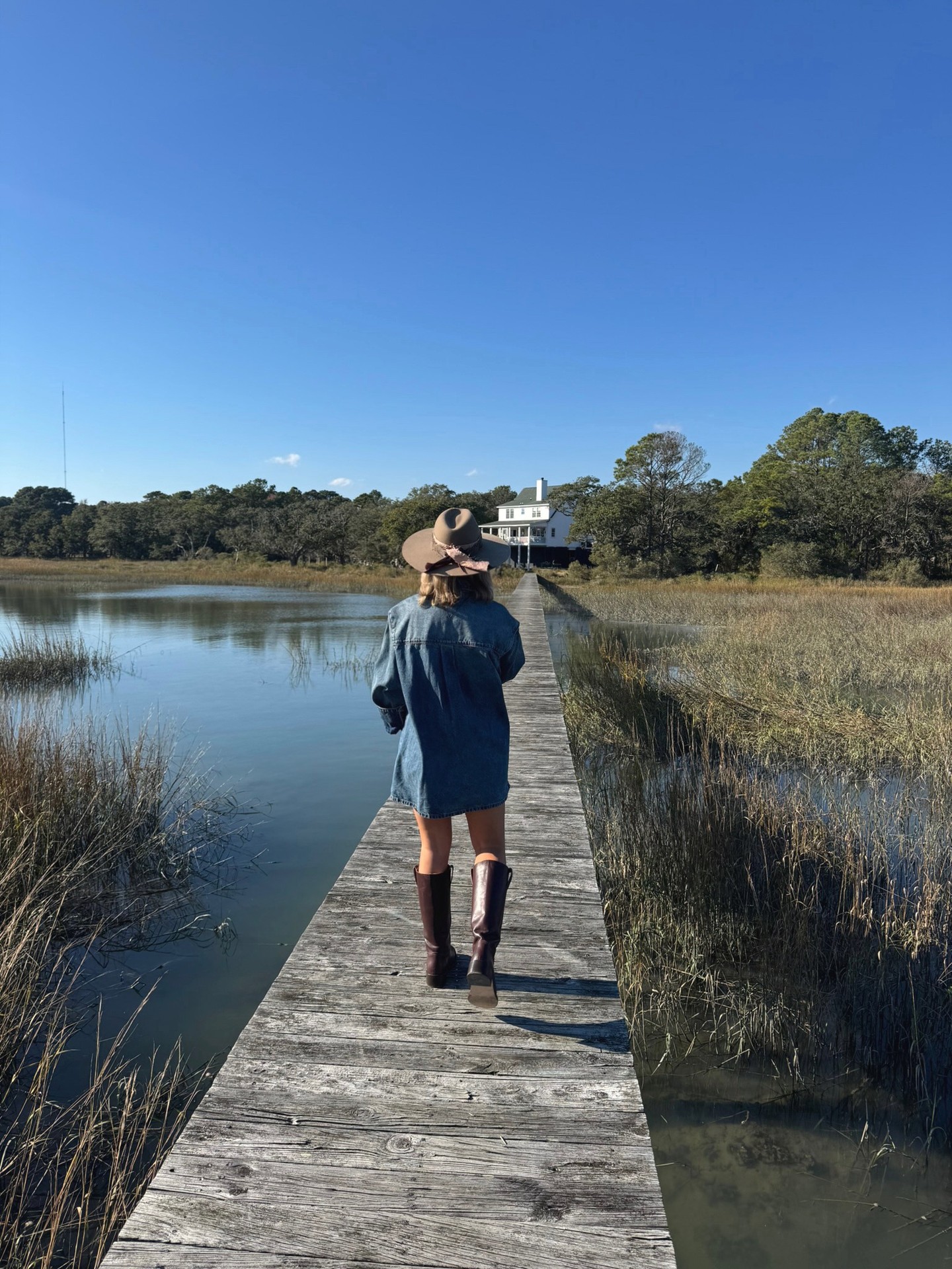 @meredithwyche is spending this sunny sunday in M&M☀️
