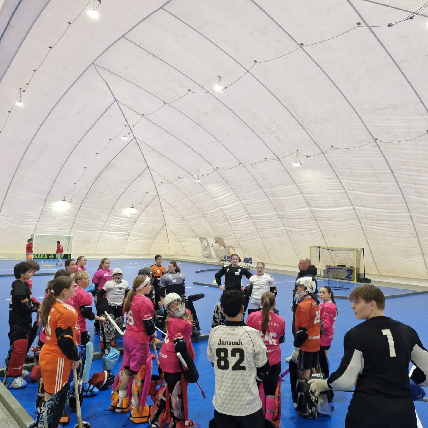 Vandaag heeft Pirmin Blaak met GoalieWorks in 3 sessies clinics verzorgt in de HOD Airdome aan meer dan 100 keepers uit het hele land ??
#goalieworks #pirminblaak #keepersclinic