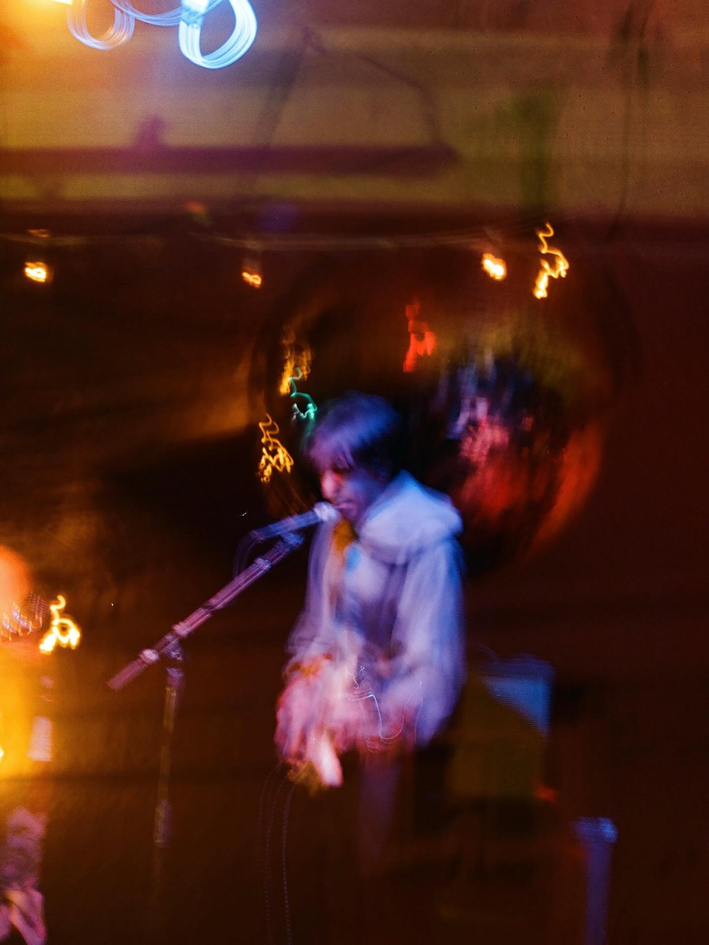 Happy holidays 🎄✨
We’re on break until Sunday 1/4 (foolish wit presents an all ages NYE party from 2-5pm) Open Mic returns 1/5 with a NEW start time, 9PM!!! Sign up starts at 8:45.
@miss.nora.knox will be hosting a very special XMAS EVE Karaoke this week & @boredfriends.ent is hosting a rad show for locals only (jk) on Sunday 12.28.
We’ll be back to our regular programming schedule in the new year. Have a safe and happy holiday ✨🍾✨
📸: @katrina.a.stewart