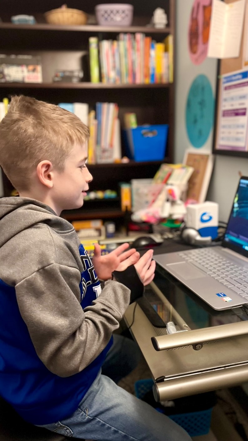 This friend is in the Interactive Metronome zone! ?? As part of the Dyslexia Intervention Program at Hogg Therapy’s Learning Center, Interactive Metronome improves cognition, focus, memory, language, and comprehension. Athletes even use this tool to work on their timing! ⏱️? #hoggtherapy #interactivemetronome #HTPlearningenter