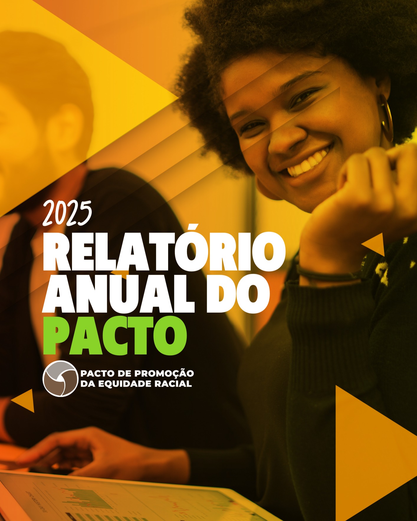 Encerramos 2025 reafirmando um compromisso que nos move todos os dias: transformar a equidade racial em prática concreta, mensurável e contínua.
Nosso Relatório Anual reúne os principais avanços, aprendizados e caminhos construídos coletivamente ao longo do último ano, a partir do engajamento de lideranças, empresas signatárias, conselheiros e parceiros em todo o país.
Mais do que registrar resultados, este relatório aponta direções. Ele traduz dados em ação, compromisso em estratégia e diversidade em valor para o desenvolvimento sustentável do Brasil.
Seguimos avançando, com responsabilidade, escuta e visão de futuro.
Acesse o relatório completo no link da bio!
#PactoPelaEquidadeRacial #2025