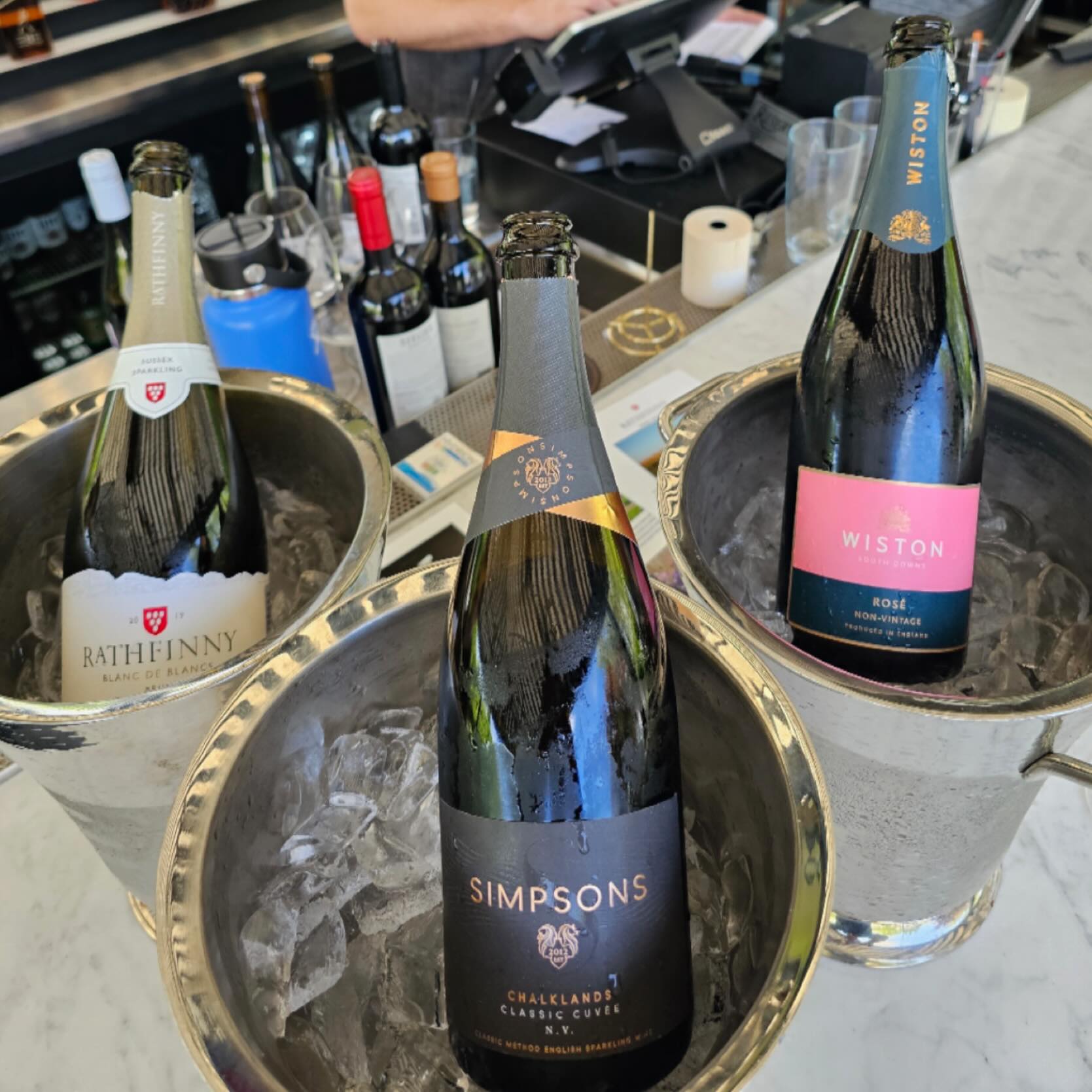 We’re counting down to NYE (aka National Champagne Day) with our favorite bubbles! 🍾 On this Boxing Day, we recommend a quintessential British bottle of sparkling for a quintessential British holiday! 🎁 If you haven’t tried Rathfinny, Simpsons, or Wiston yet, you’re missing out on the newest revelation in sparkling wine. Call your RVWC sales rep to order in time for Wednesday! 🥂
@rathfinnyestate
@simpsonswine
@wistonestate