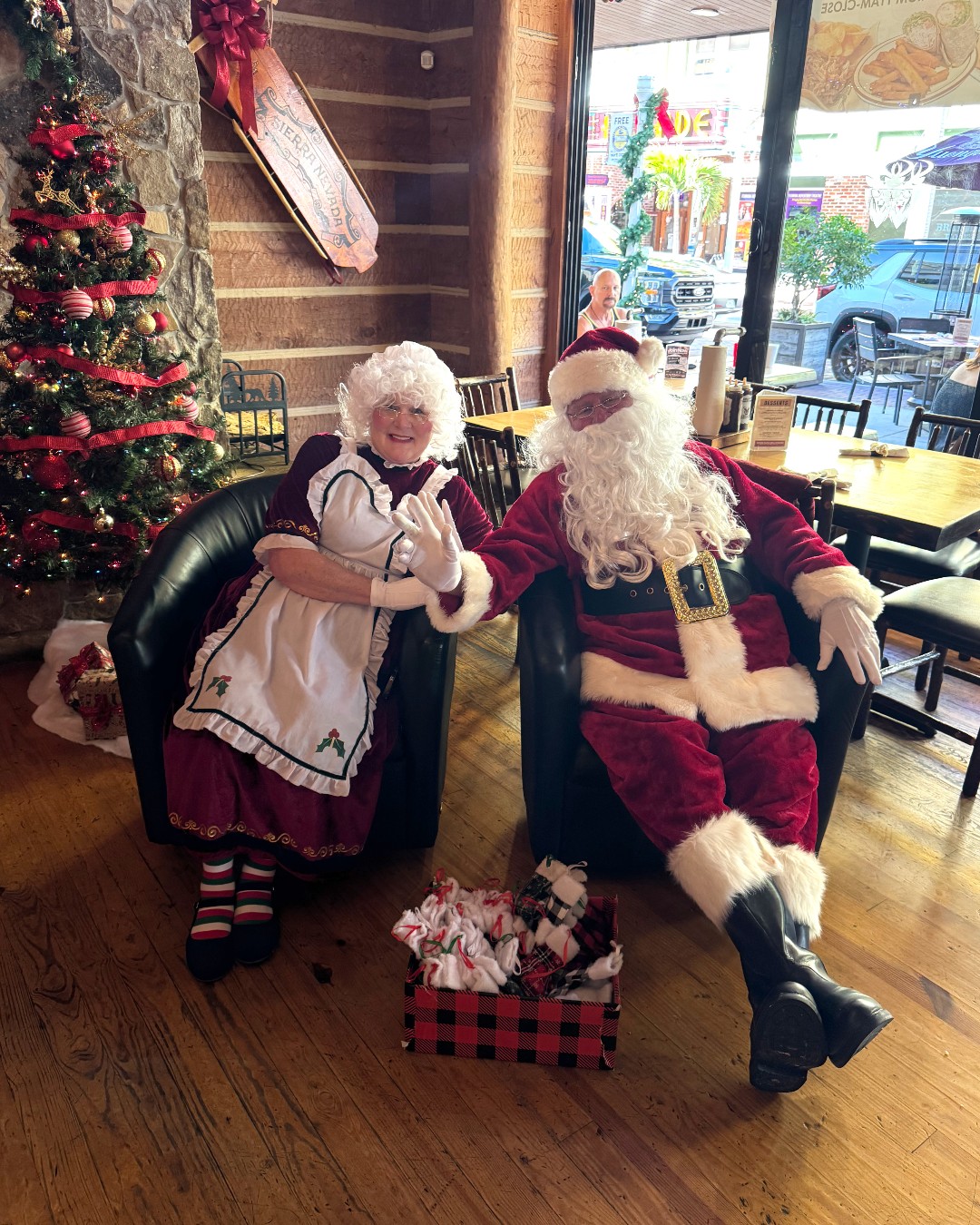 Happy Holidays & Merry Christmas from The Lodge crew!🎄