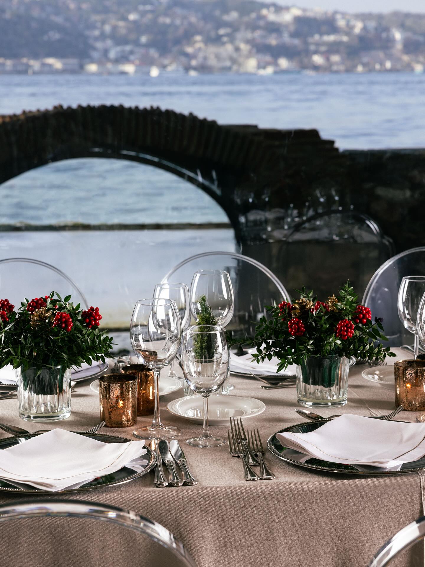 Yılbaşı akşamı Boğaz kıyısında benzersiz bir atmosfer sizi bekliyor. ?✨
A unique atmosphere awaits you by the Bosphorus on New Year’s Eve. ?✨
Rezervasyon için:
? +90 216 422 00 03
?+90 546 525 47 11
✉️ info@bosphoruspalace.com
? Yalıboyu Caddesi No: 64, Beylerbeyi, İstanbul
#BosphorusPalaceHotel #newyearcelebration #newyearseve #2026 #happynewyear #bosphorusview