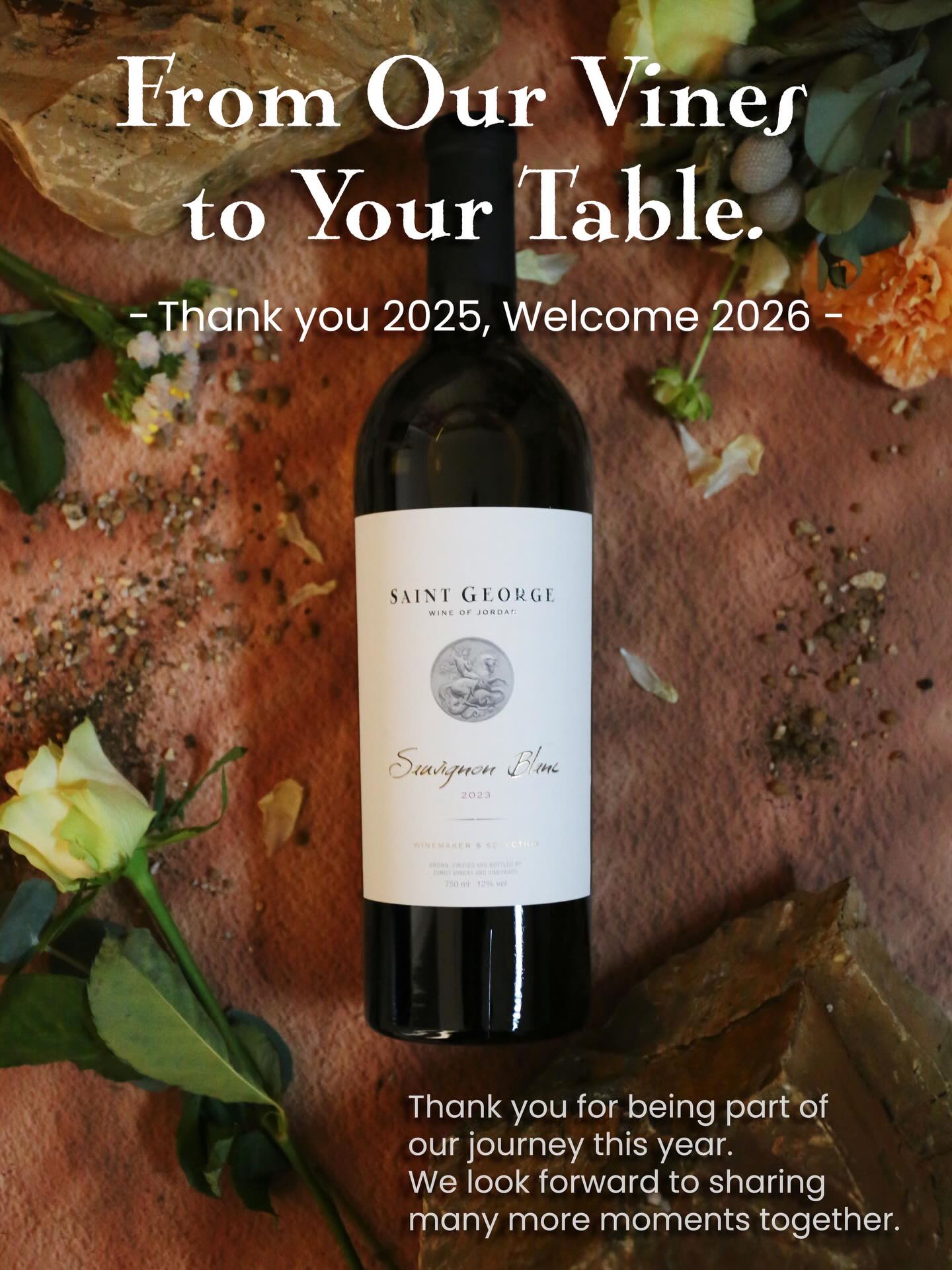あっという間の2025年。
ZUMOT JAPANにとっても、中東情勢の不安定さや輸入業の難しさを、身をもって感じた一年でした。
……が。
白ワイン、ついに到着🍾
欠品ギリギリだった赤ワインも、なんとかセーフ🍷
いろいろあったけど、
着地地点が良ければ、すべて良し!!笑
アラブの商品を日本で届けること。
その背景や魅力を伝えること。
簡単なことではないからこそ、2025年も多くの方のテーブルに
ZUMOT JAPANの SAINT GEORGE が並んだと思うと、嬉しさしかありません😭✨✨
そしてずっと待ち望んでいた白ワインというピースもはまり、2026年はさらに皆様の食卓を彩れるワインのご提供ができたら思っています。
すでに夏が待ち遠しい!笑
いえいえ、冬の白ワインも激推しです🍾
それでは皆様、大変お世話になりました。
2026年もどうぞよろしくお願いします。
良い年末年始をお迎えください。
※ ZUMOT JAPANはお正月も休まず営業中🤩
お正月のご褒美食卓に、「今年もよく頑張った自分」へ SAINT GEORGE をどうぞ。
酔いしれる夜。砂漠にて、
SAINT GEORGE from JORDAN
@zumot_japan
https://www.zumotjapan.com/
#zumotjapan
#ワイン
#砂漠ワイン
#ヨルダンワイン
#wine