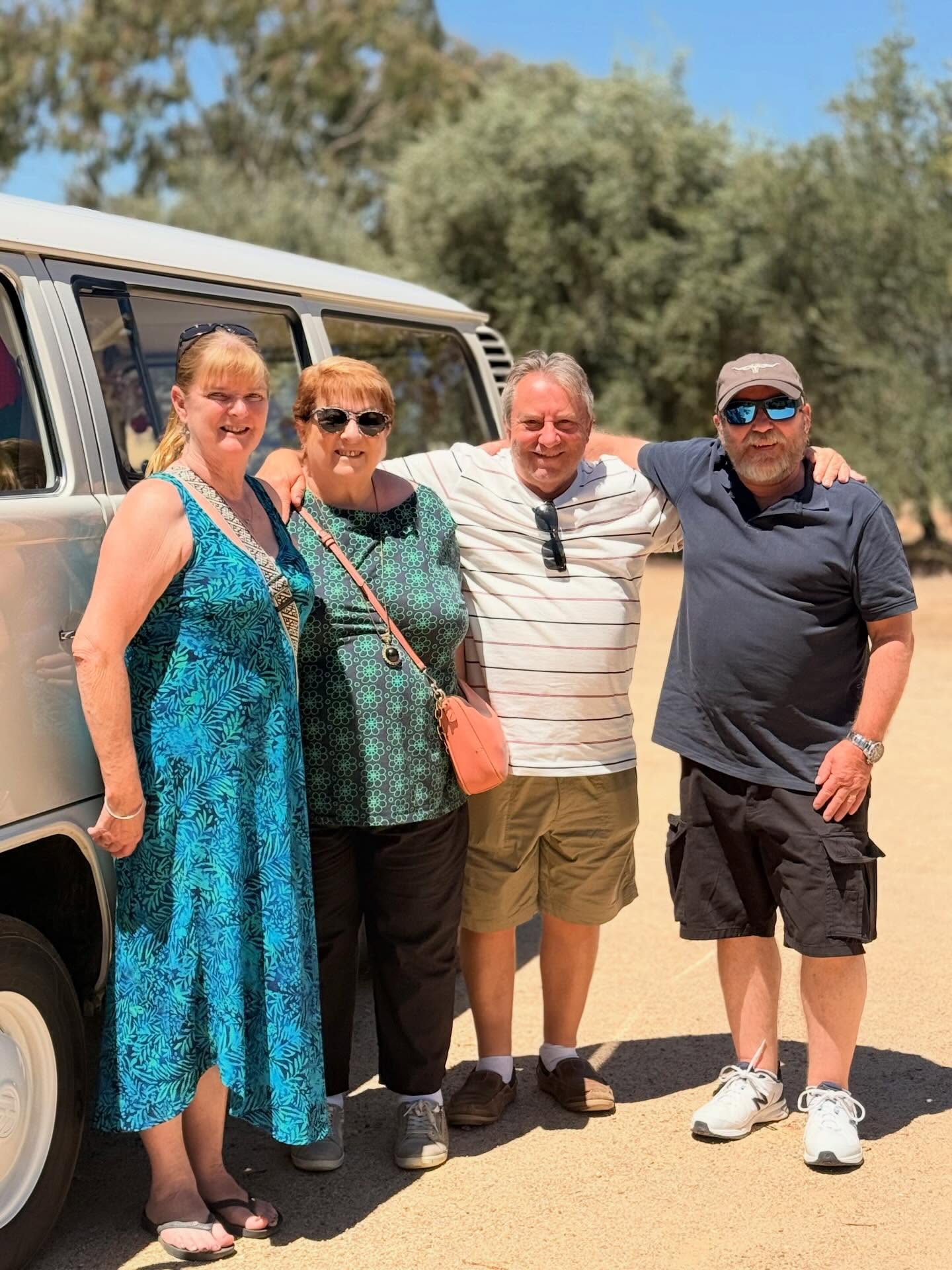 Veterans of the Rutherglen region visiting for 37 years and we still managed to visit two cellar doors they hadn’t been to before.
A wine tour in the kombi was a touch of nostalgia as their Dad used to own two kombis and it brought back memories of their Tasmanian adventures.
The days adventure was Rutherglen, tasting wine, eating excellent food and having a fun day and one to remember.
Thanks Robin it was a pleasure to meet you all. Safe travels and enjoy your new year.
#rutherglenwinetours #uniquetours #kombitours