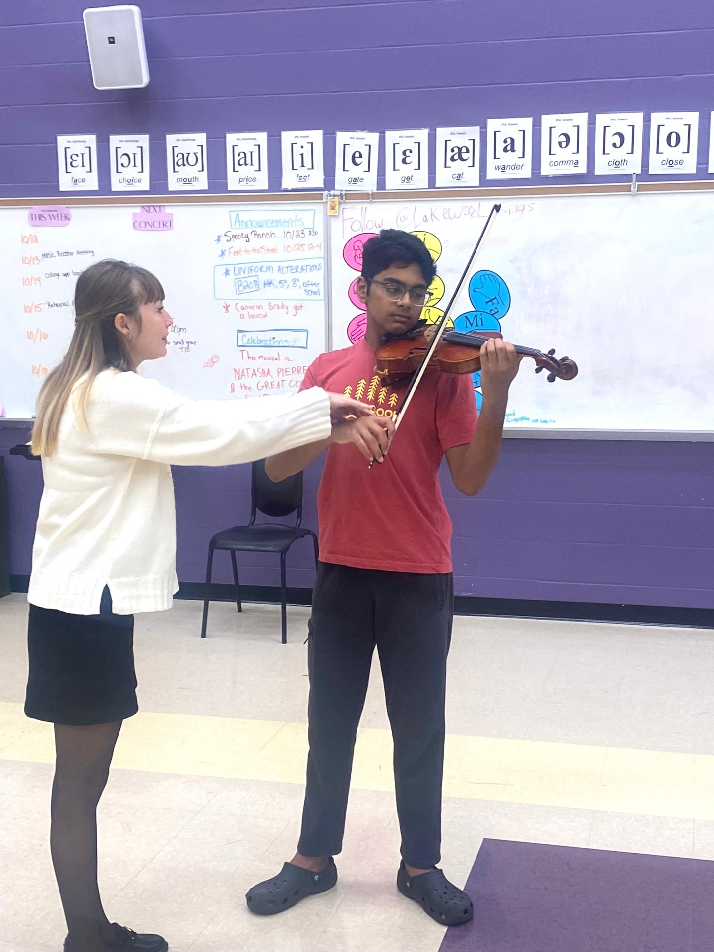 Studio Class with Mrs. Iuliia! ?
In our Studio Program for Book 4 and above, students have the chance to perform in a monthly studio class. This helps them build stage presence and receive valuable feedback from their peers and other LSS faculty, supporting growth and confidence every step of the way! ✨
